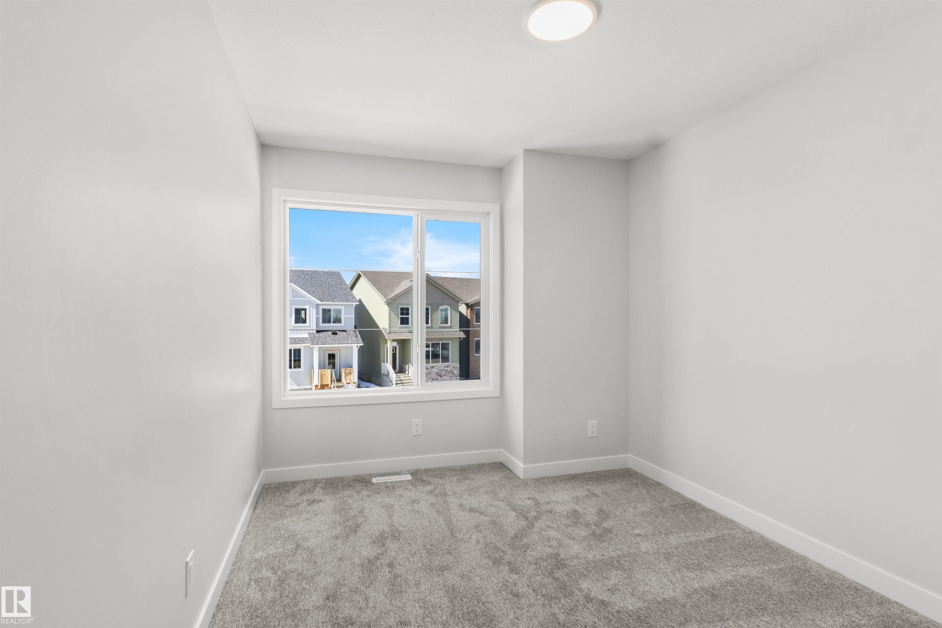 287 Paterson Link, Edmonton, AB - Indoor Photo Showing Other Room