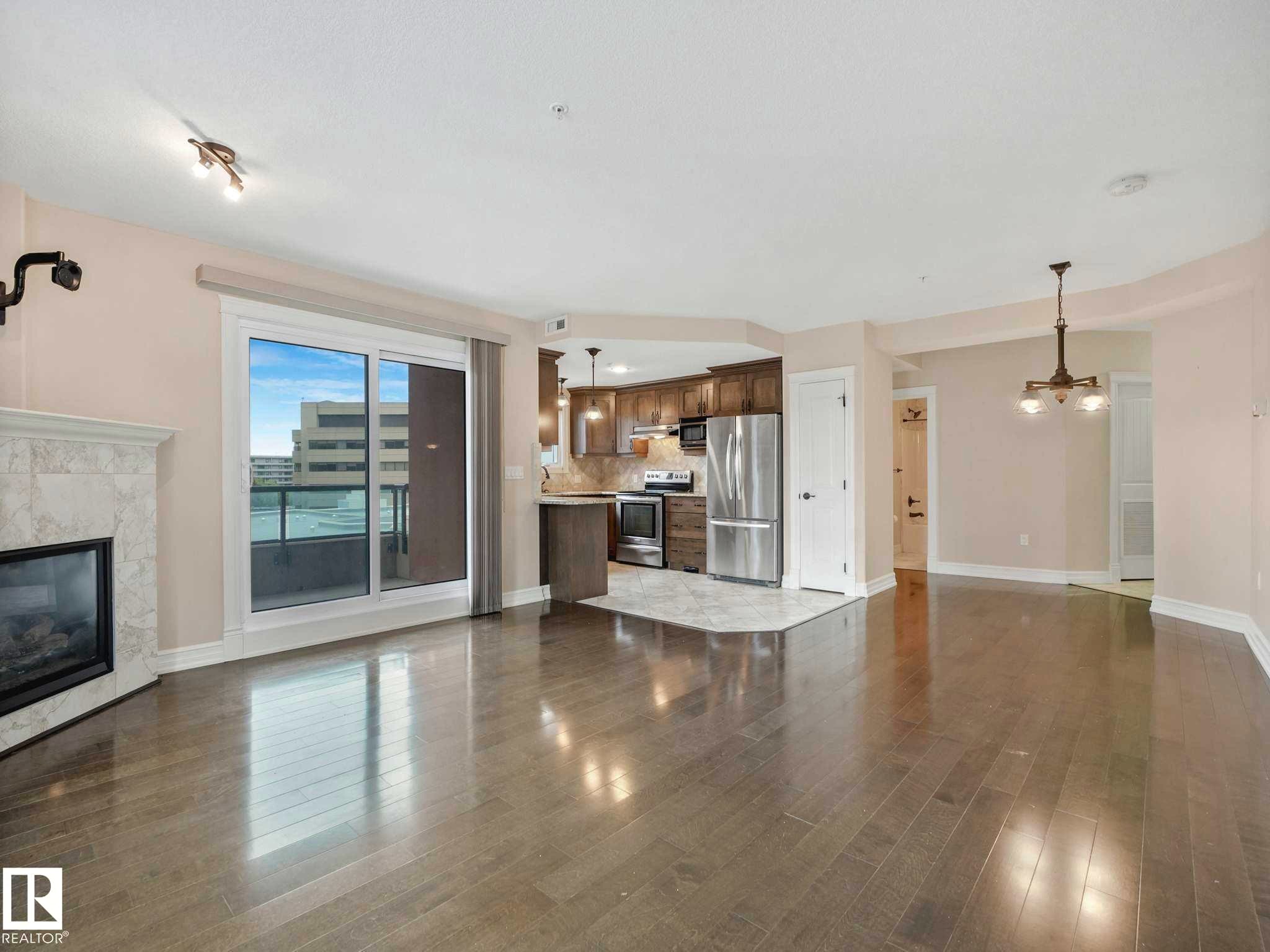 609 10142 111 Street, Edmonton, AB