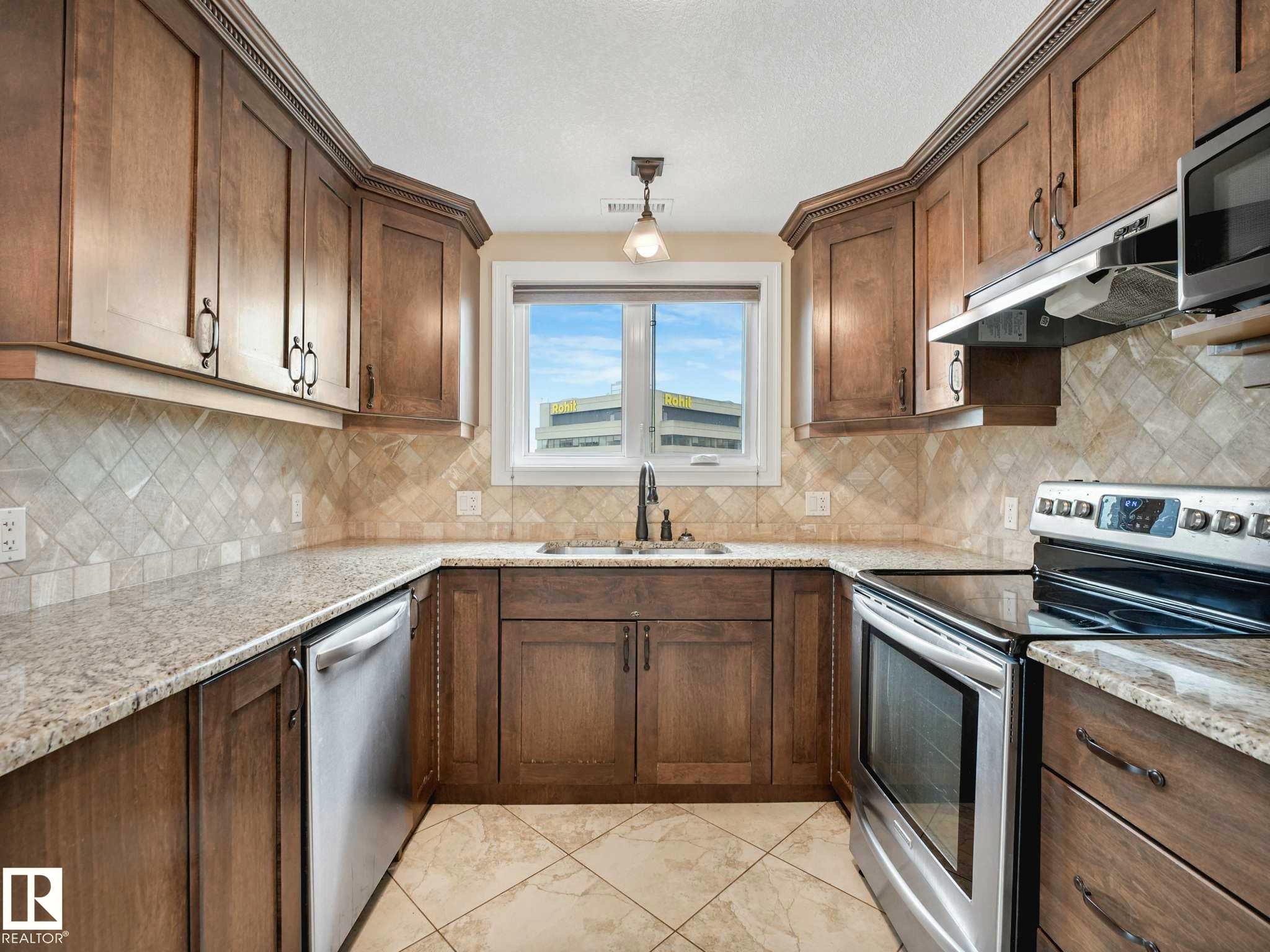 609 10142 111 Street, Edmonton, AB