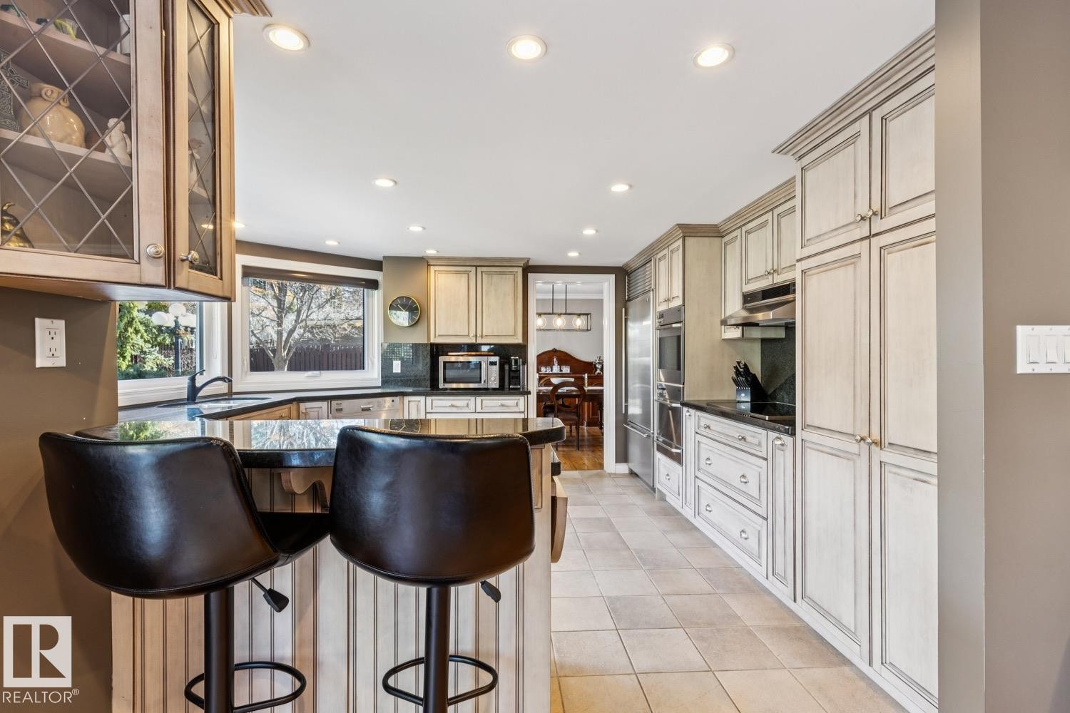 701 Romaniuk Road, Edmonton, AB - Indoor Photo Showing Kitchen