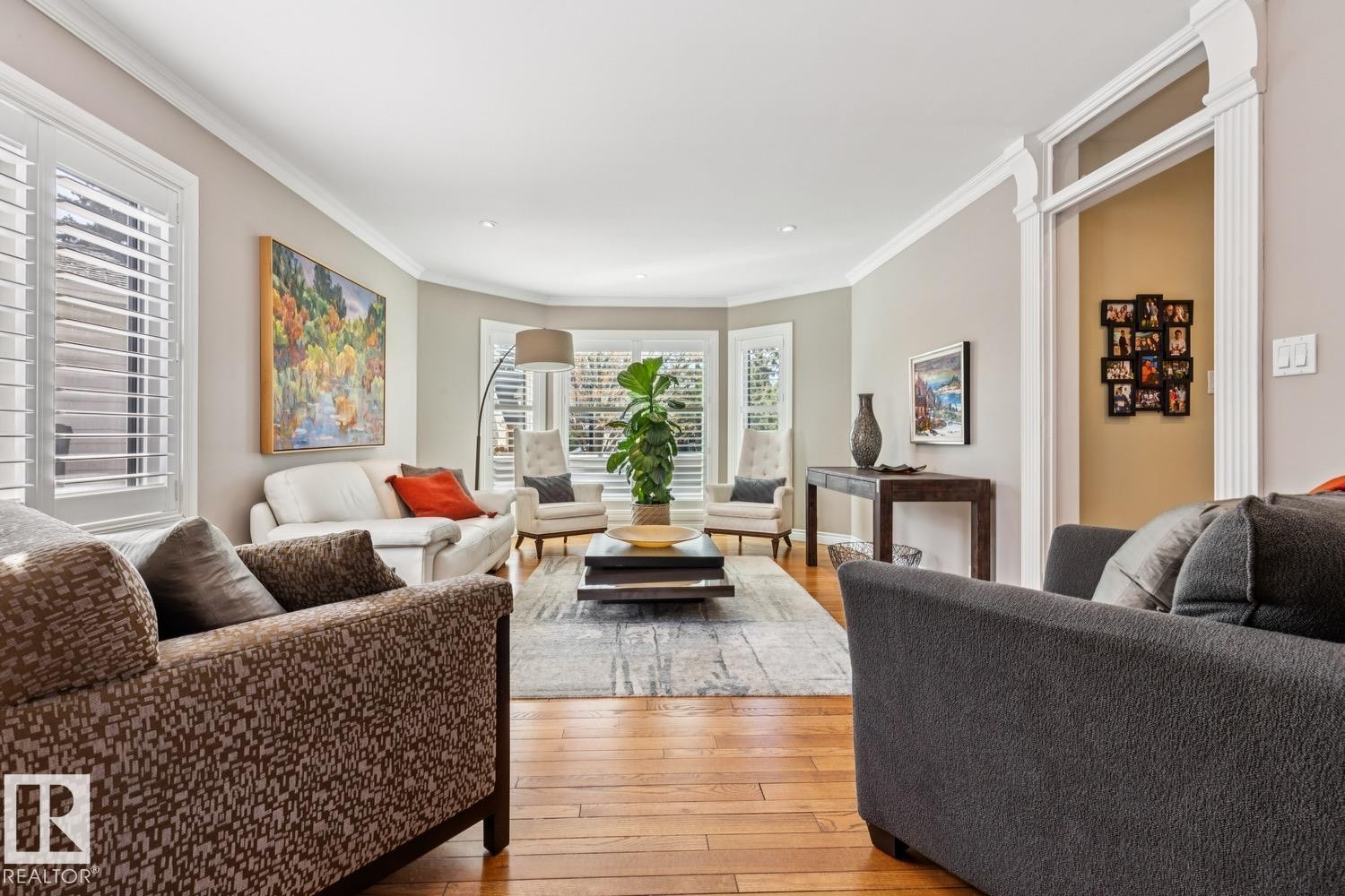 701 Romaniuk Road, Edmonton, AB - Indoor Photo Showing Living Room