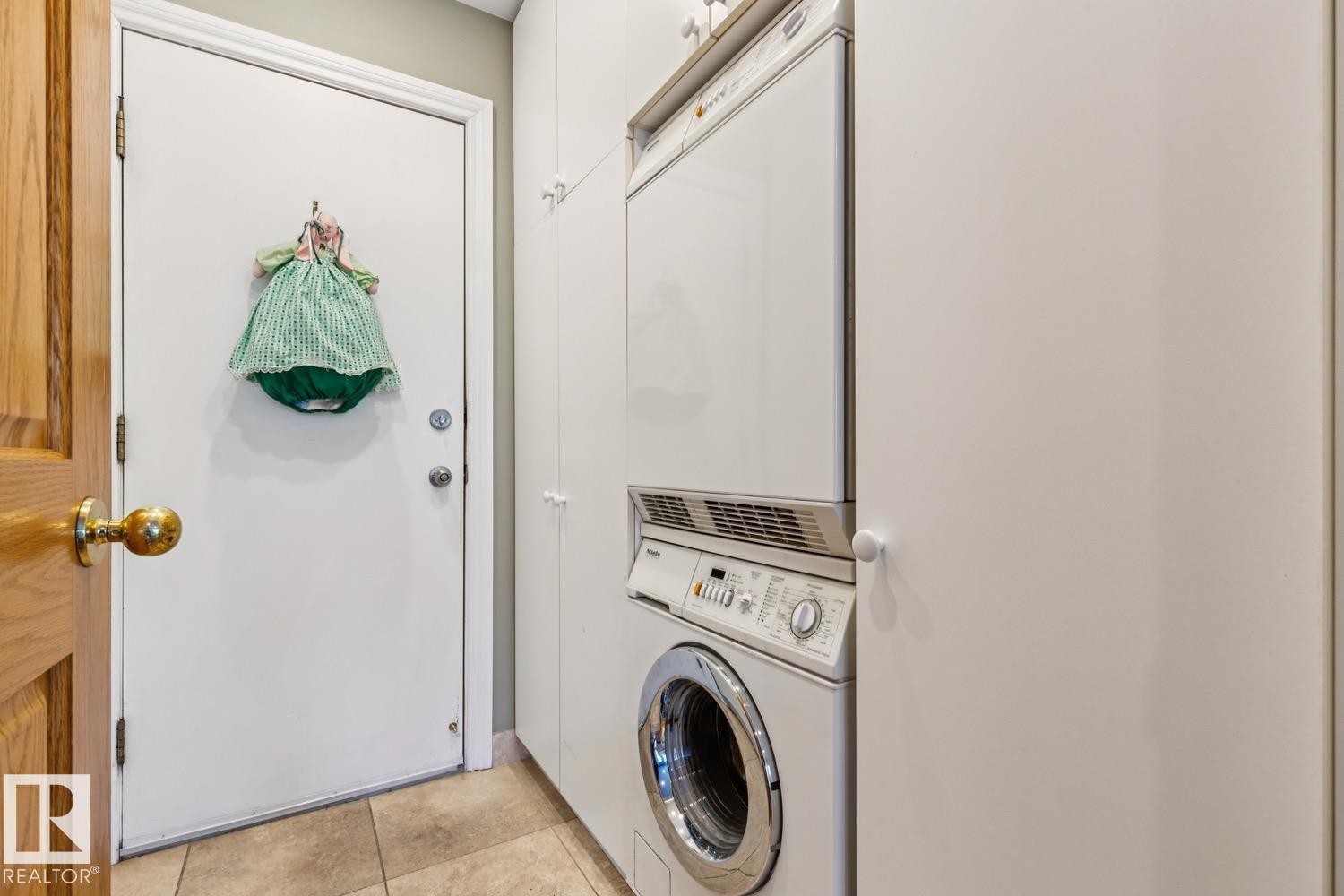 701 Romaniuk Road, Edmonton, AB - Indoor Photo Showing Laundry Room