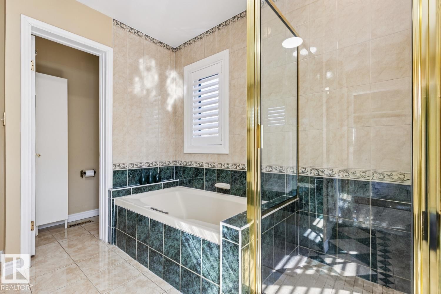 701 Romaniuk Road, Edmonton, AB - Indoor Photo Showing Bathroom
