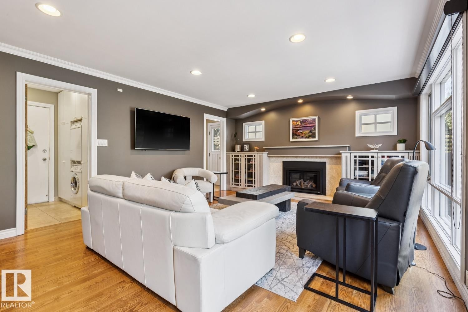 701 Romaniuk Road, Edmonton, AB - Indoor Photo Showing Living Room With Fireplace