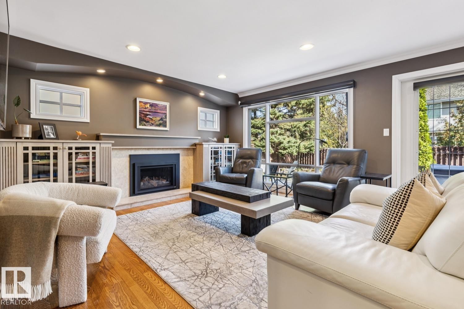 701 Romaniuk Road, Edmonton, AB - Indoor Photo Showing Living Room With Fireplace