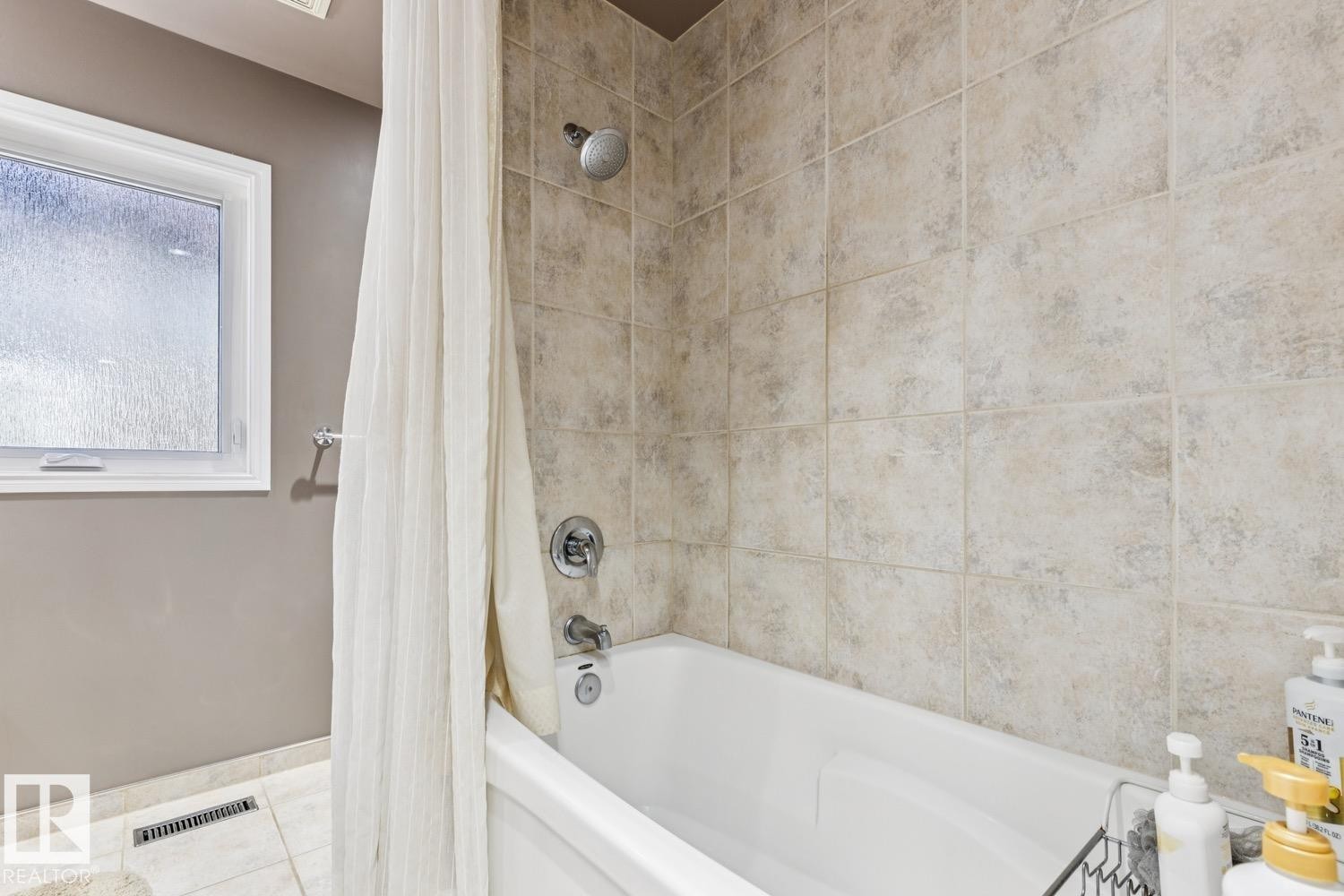 701 Romaniuk Road, Edmonton, AB - Indoor Photo Showing Bathroom