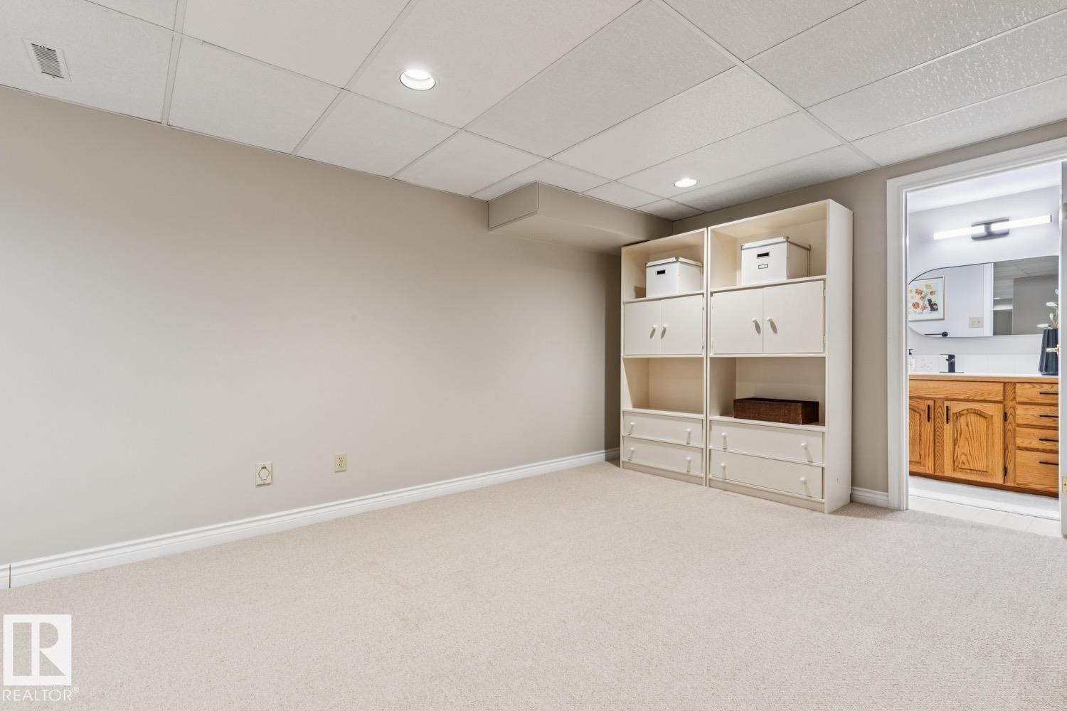 701 Romaniuk Road, Edmonton, AB - Indoor