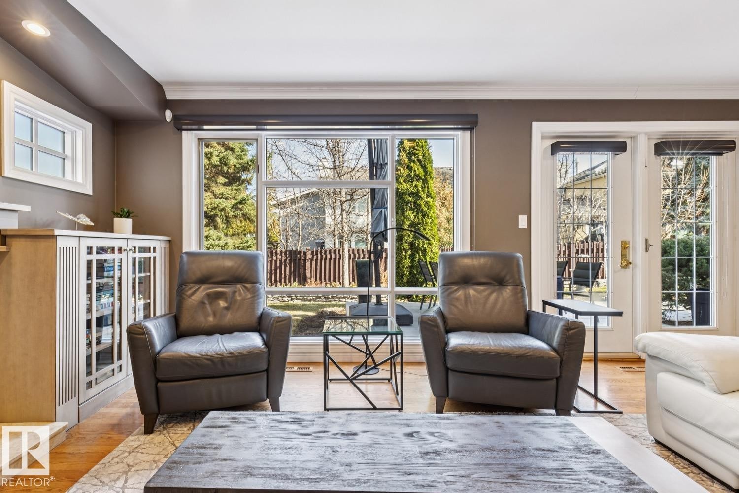 701 Romaniuk Road, Edmonton, AB - Indoor Photo Showing Living Room