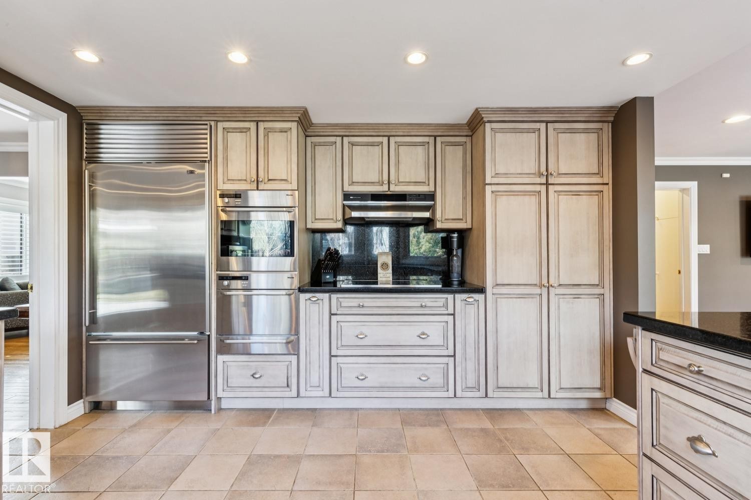 701 Romaniuk Road, Edmonton, AB - Indoor Photo Showing Kitchen