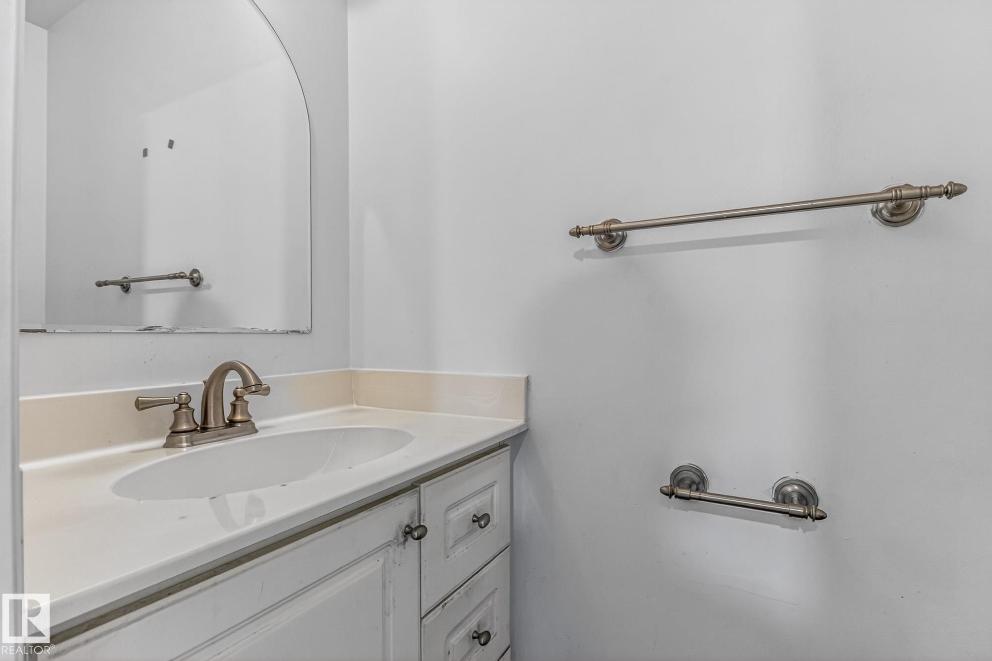 18625 66 Avenue, Edmonton, AB - Indoor Photo Showing Bathroom