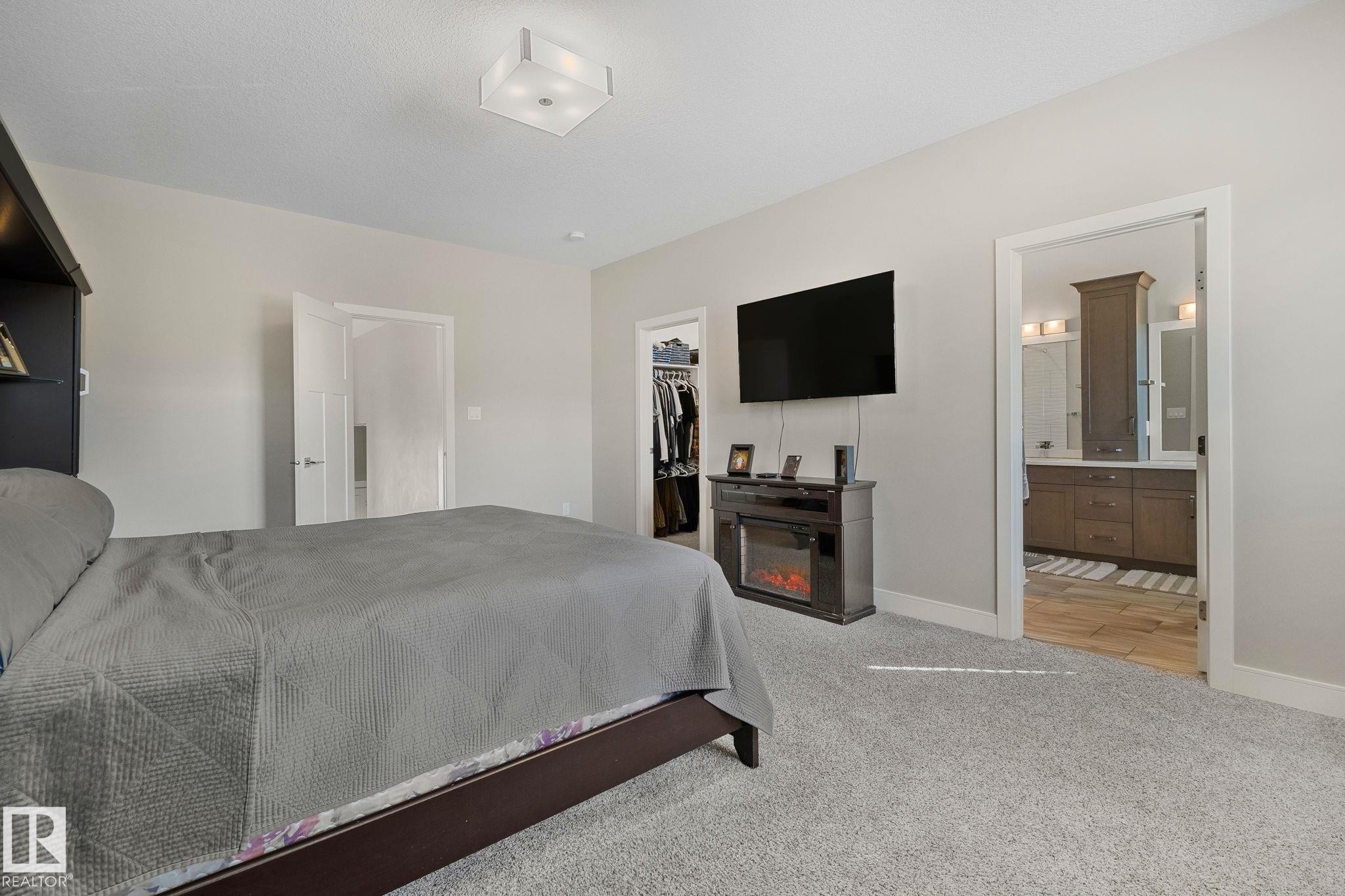 Spacious bedroom featuring light gray walls and plush gray carpeting - 67 Enchanted Way Nw, St. Albert, AB - Indoor Photo Showing Bedroom