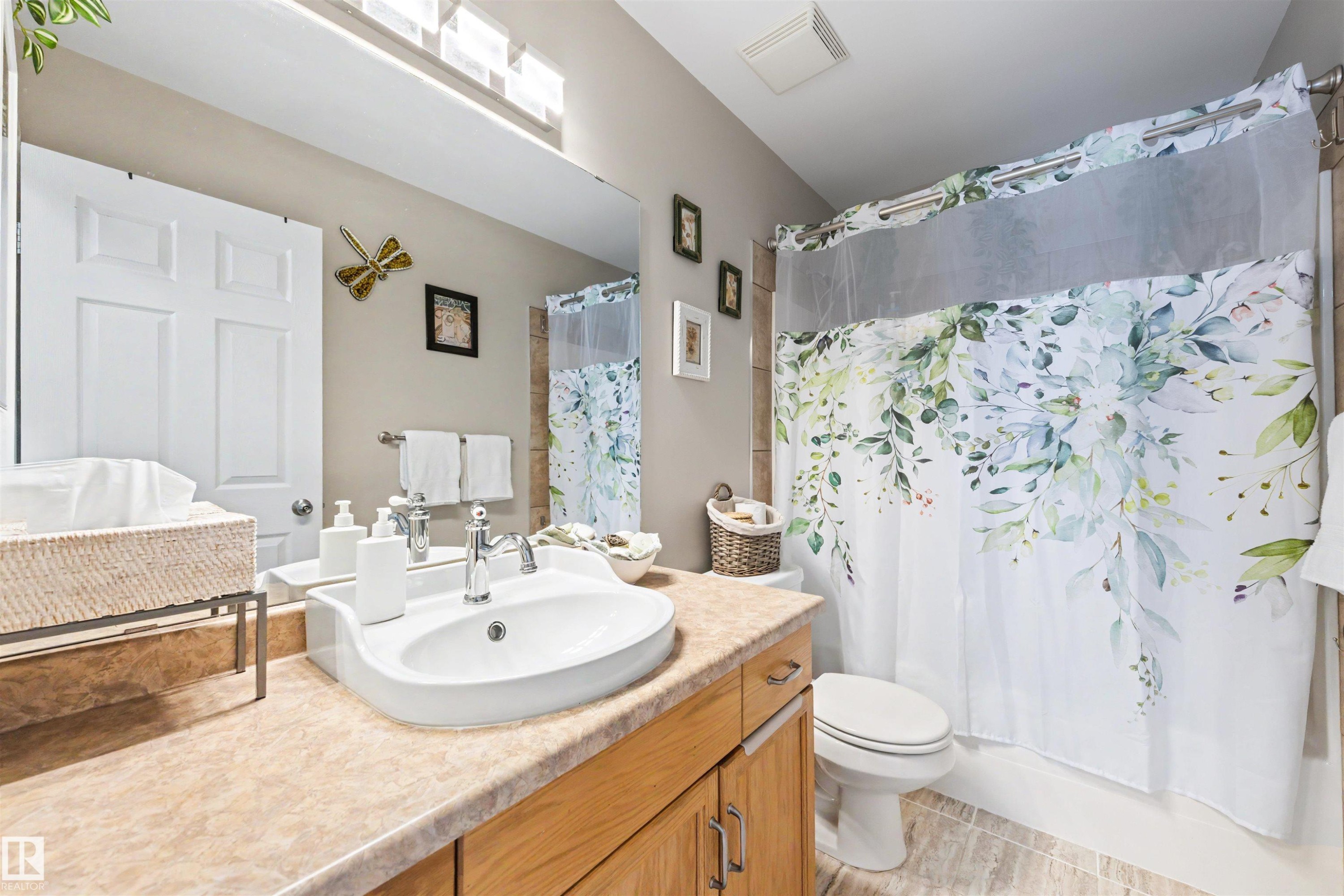 5432 203 Street, Edmonton, AB - Indoor Photo Showing Bathroom