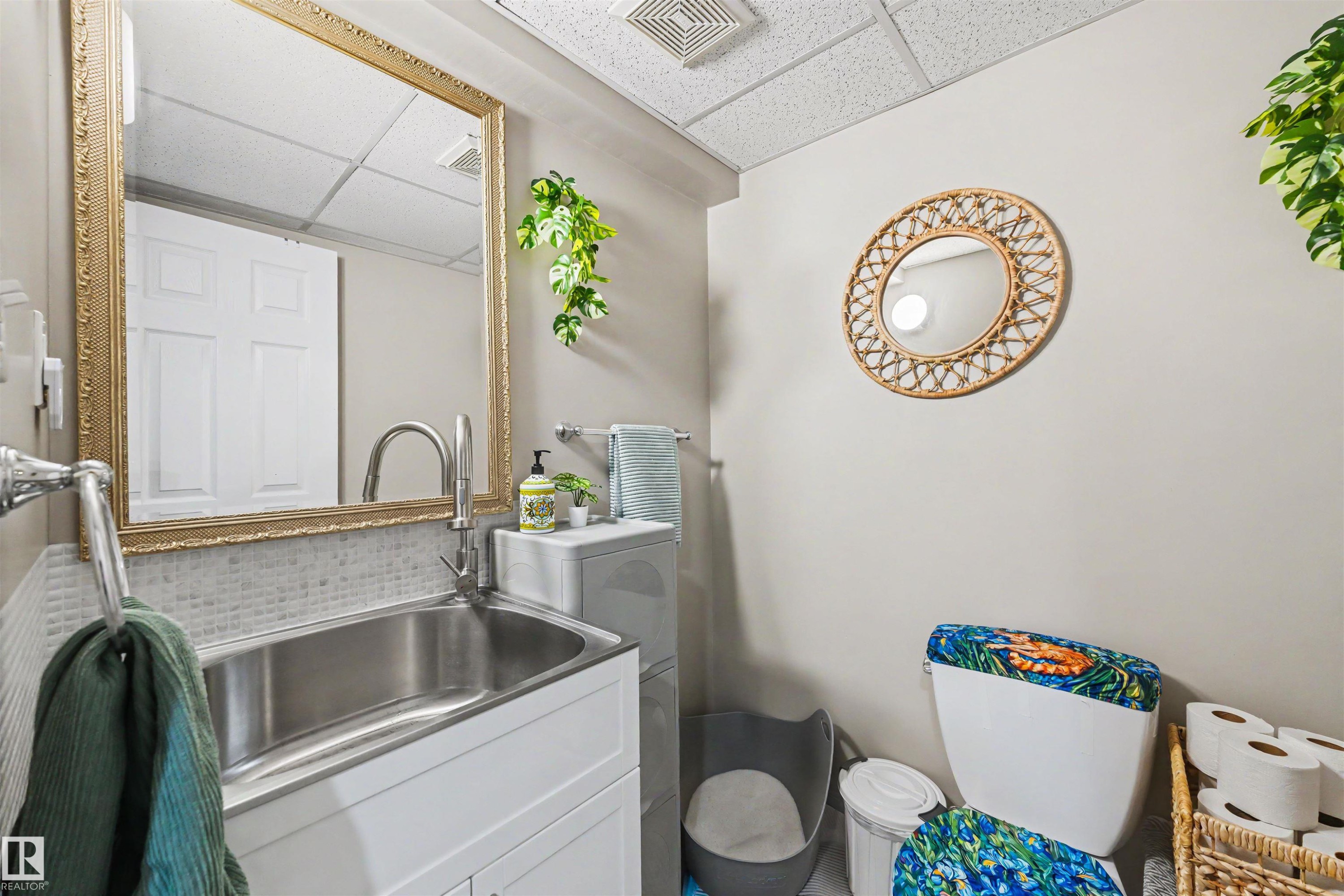 5432 203 Street, Edmonton, AB - Indoor Photo Showing Laundry Room