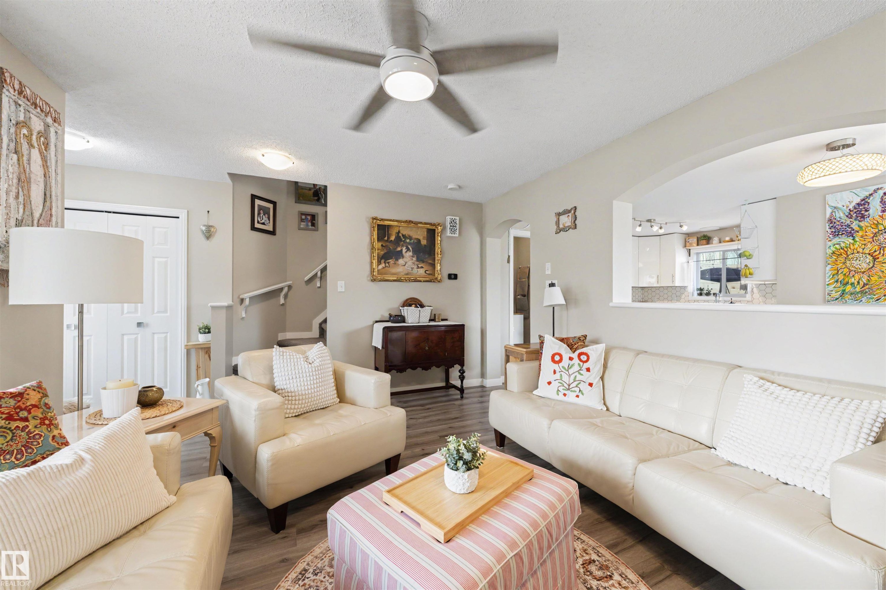 5432 203 Street, Edmonton, AB - Indoor Photo Showing Living Room