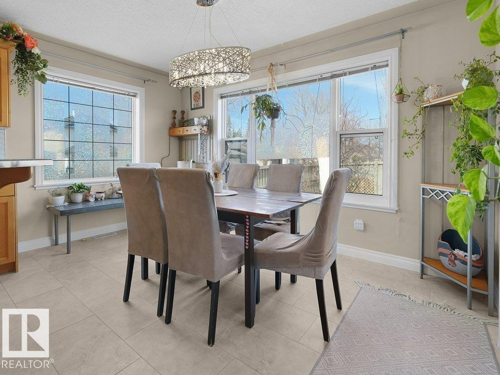 1476 Mcmillian Way, Edmonton, AB - Indoor Photo Showing Dining Room