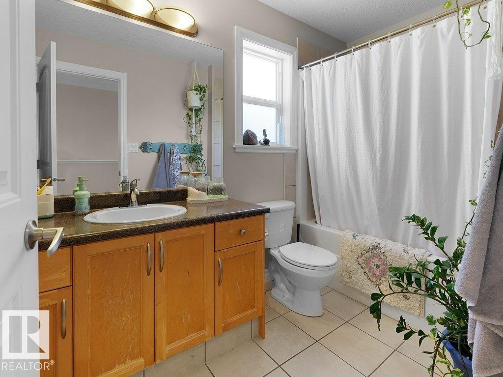 1476 Mcmillian Way, Edmonton, AB - Indoor Photo Showing Bathroom