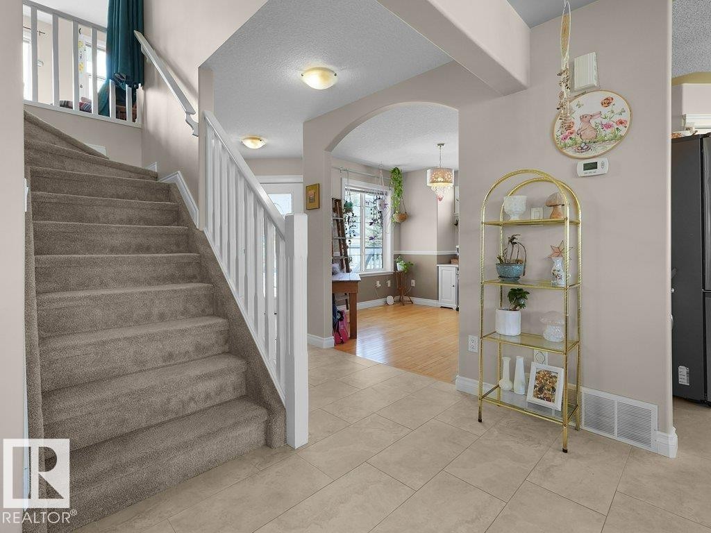1476 Mcmillian Way, Edmonton, AB - Indoor Photo Showing Other Room