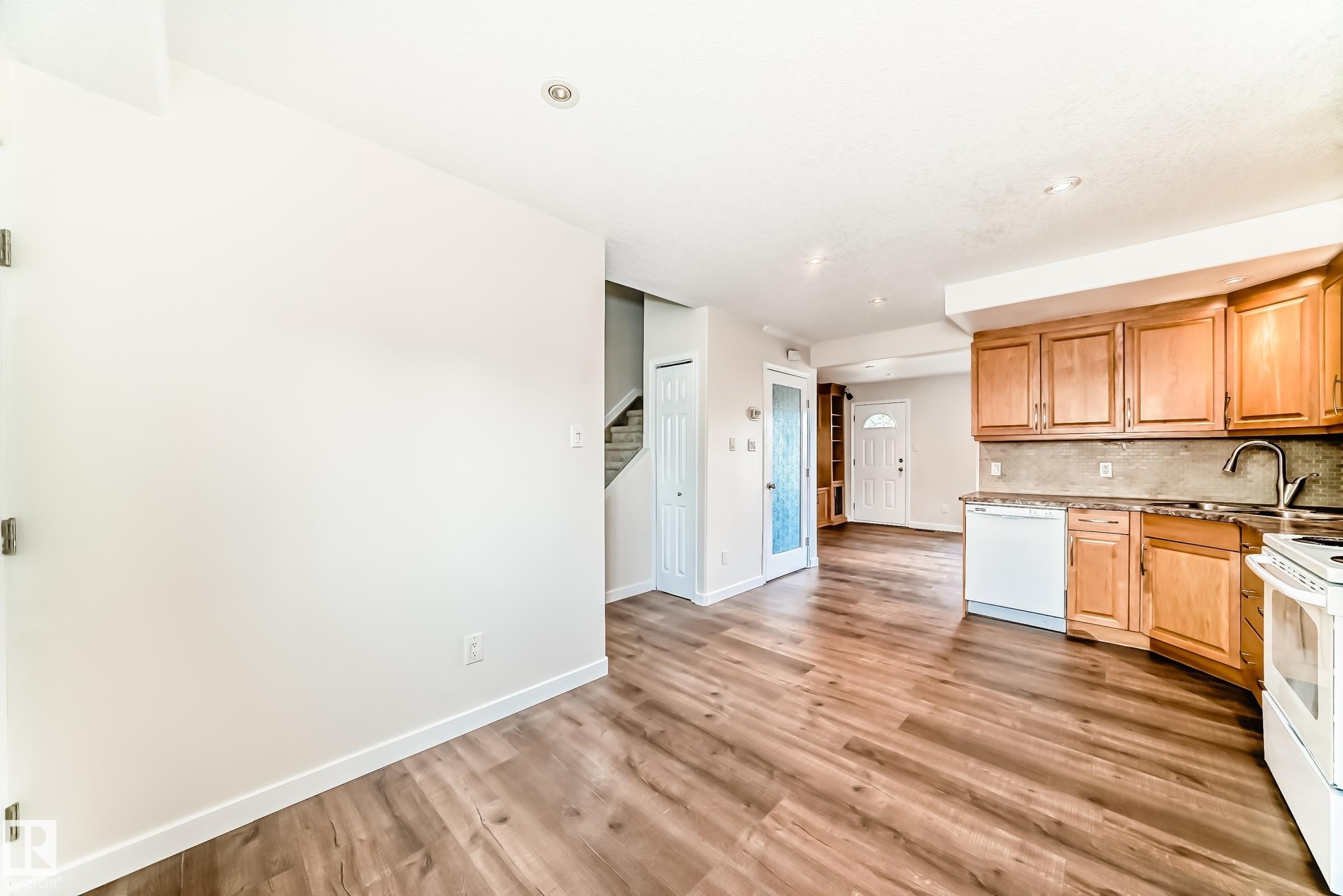 3139 109 Street, Edmonton, AB - Indoor Photo Showing Kitchen With Double Sink
