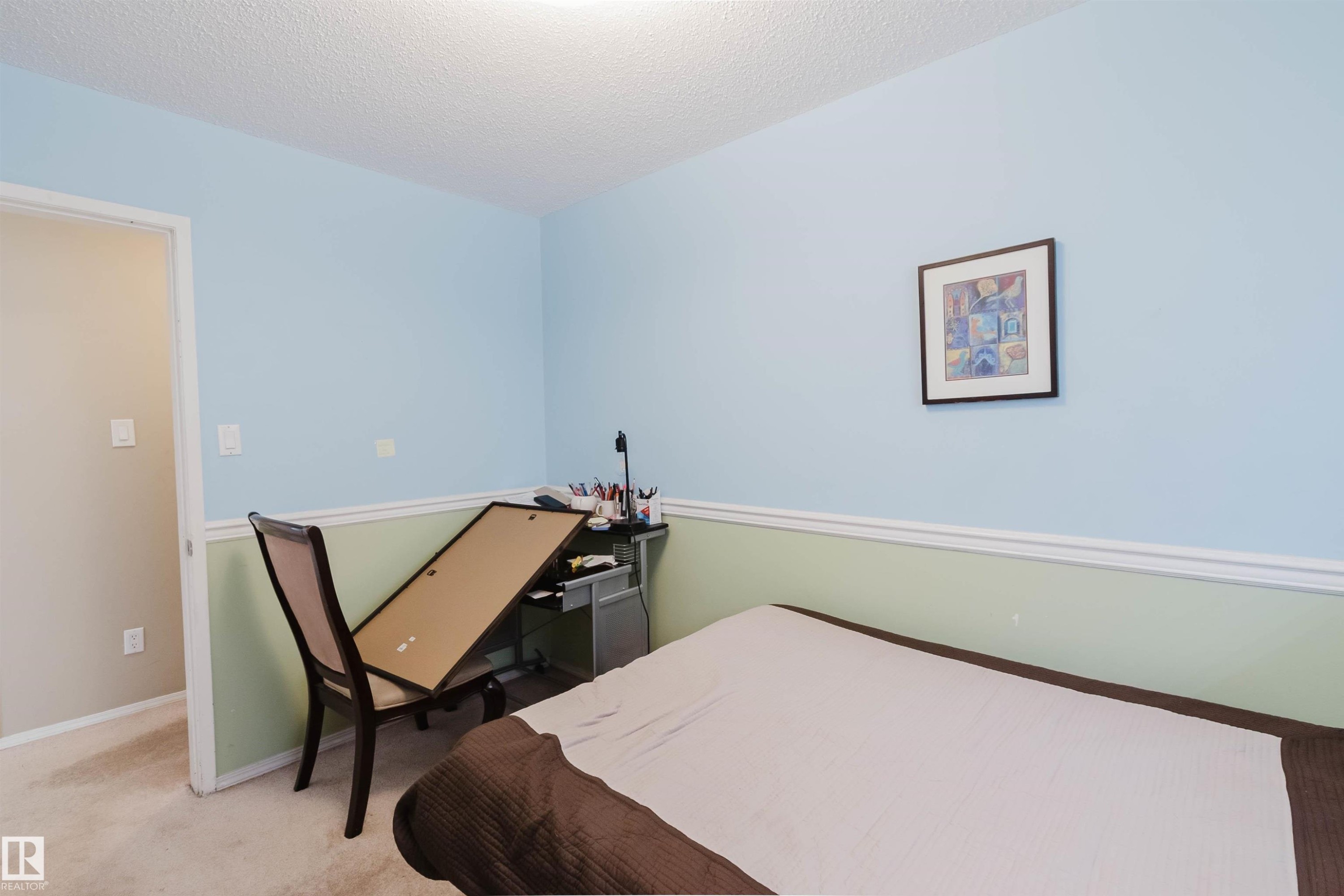 Interior room featuring a two-tone wall treatment, textured ceiling, and carpeting - 10519 36A Avenue, Edmonton, AB - Indoor
