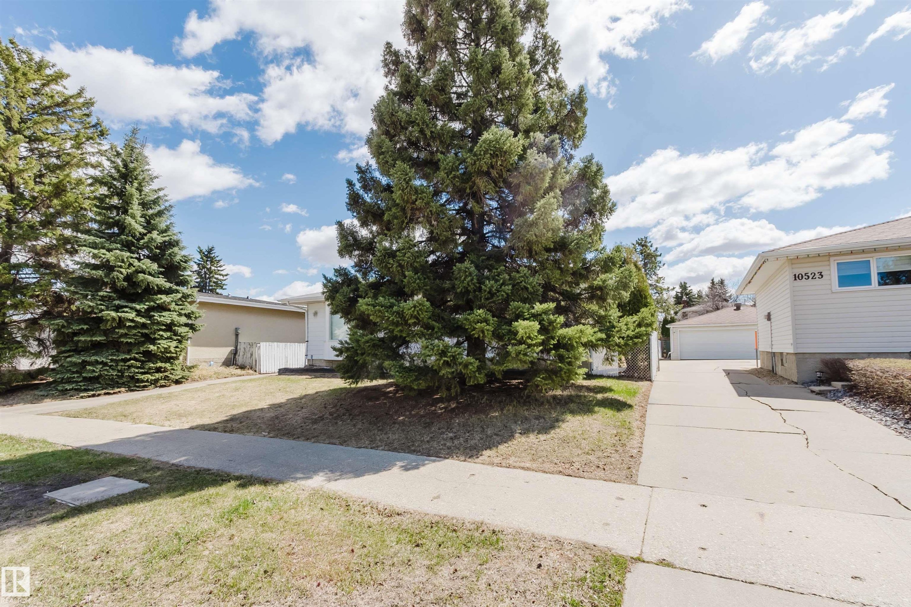 Image quality insufficient for description - 10519 36A Avenue, Edmonton, AB - Outdoor