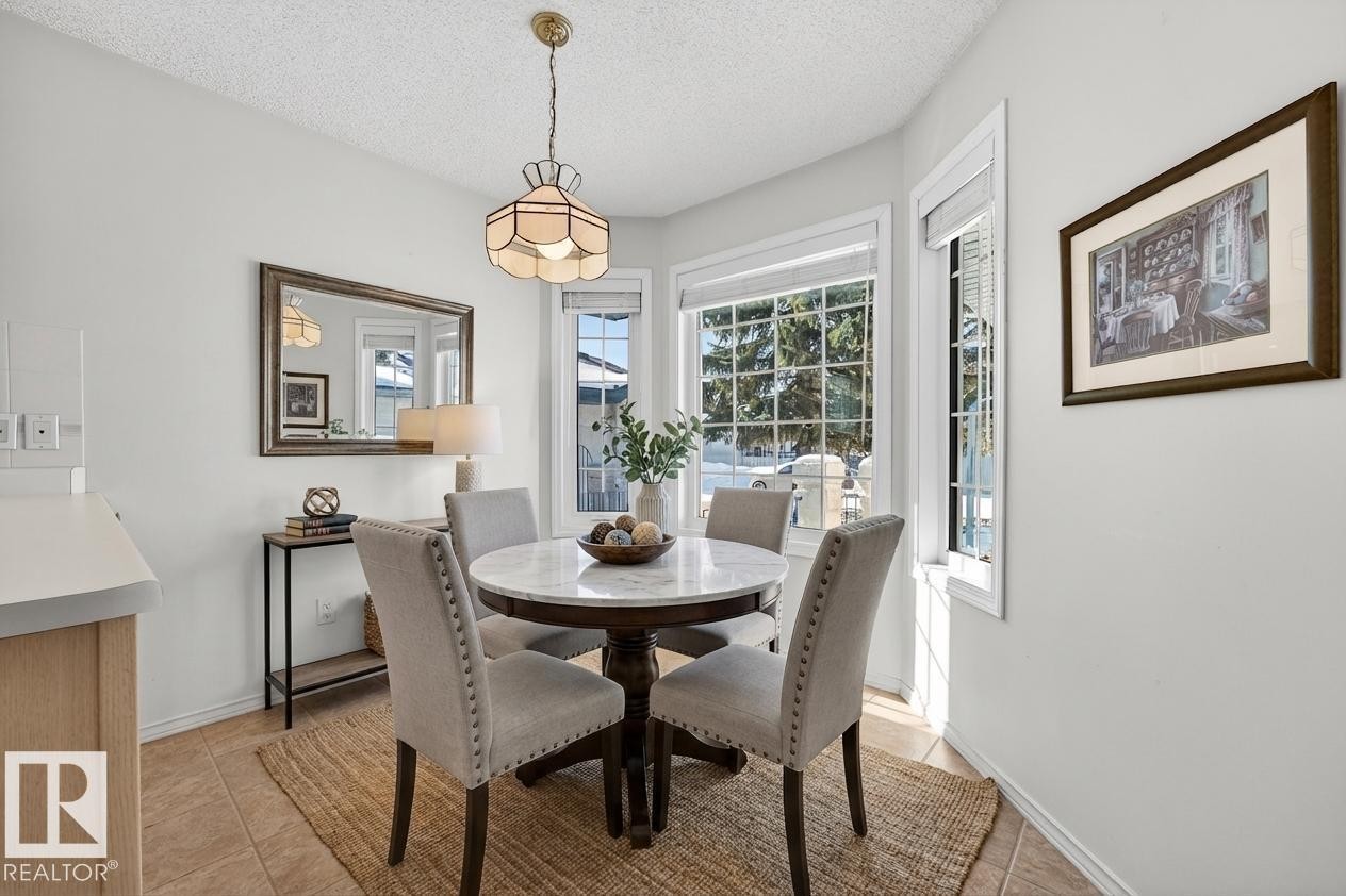 156 Oeming Road, Edmonton, AB - Indoor Photo Showing Dining Room