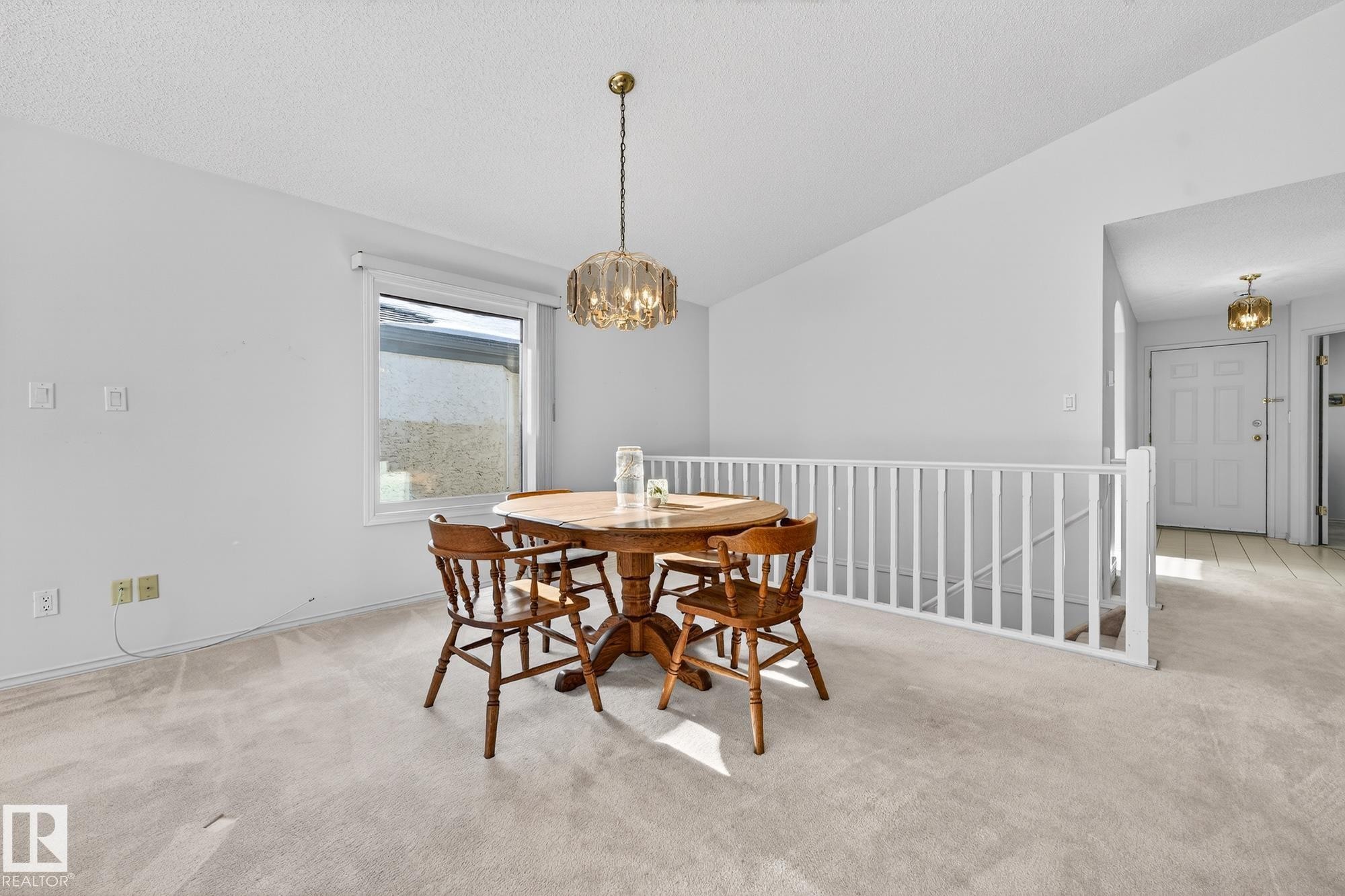 156 Oeming Road, Edmonton, AB - Indoor Photo Showing Dining Room