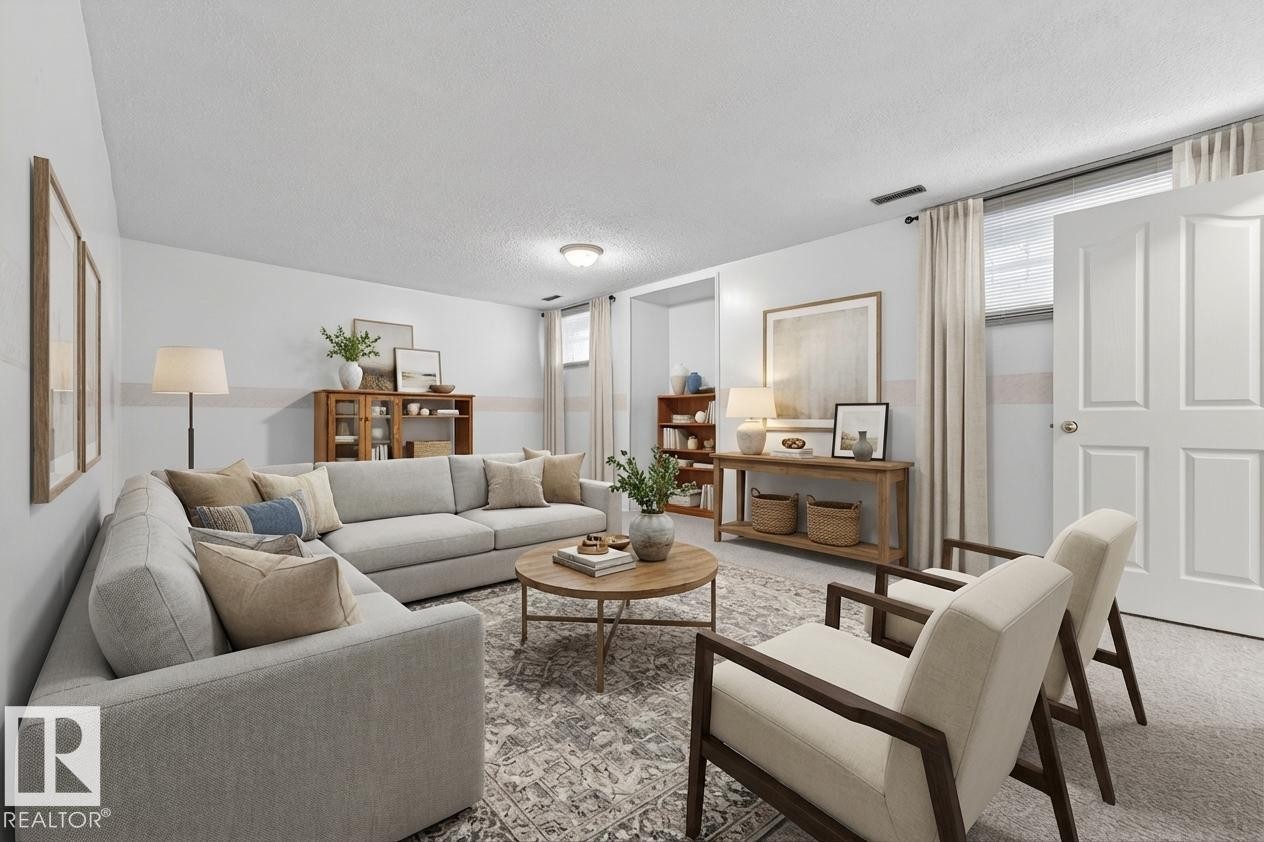 156 Oeming Road, Edmonton, AB - Indoor Photo Showing Living Room