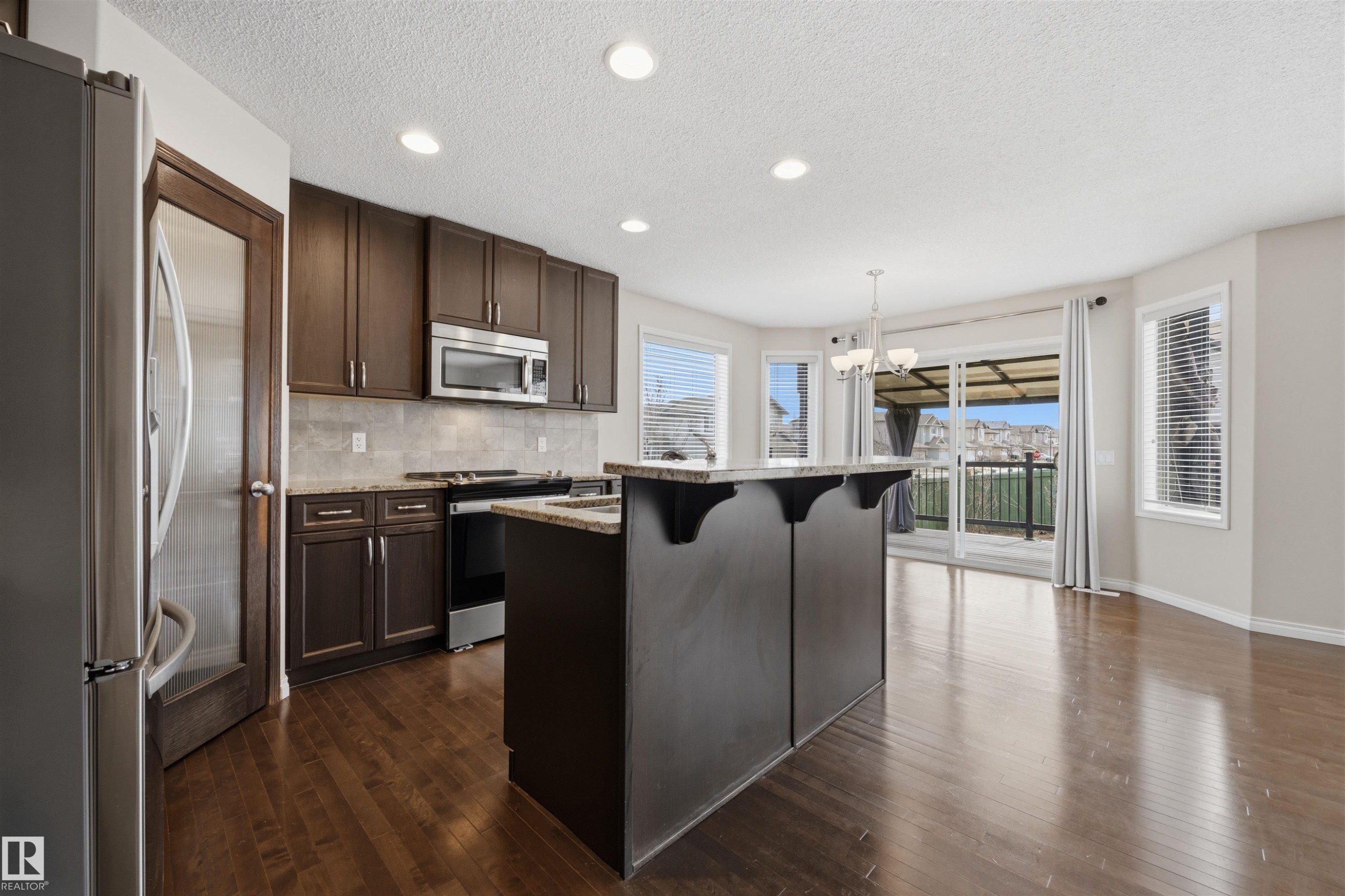 20813 96A Avenue, Edmonton, AB - Indoor Photo Showing Kitchen With Upgraded Kitchen