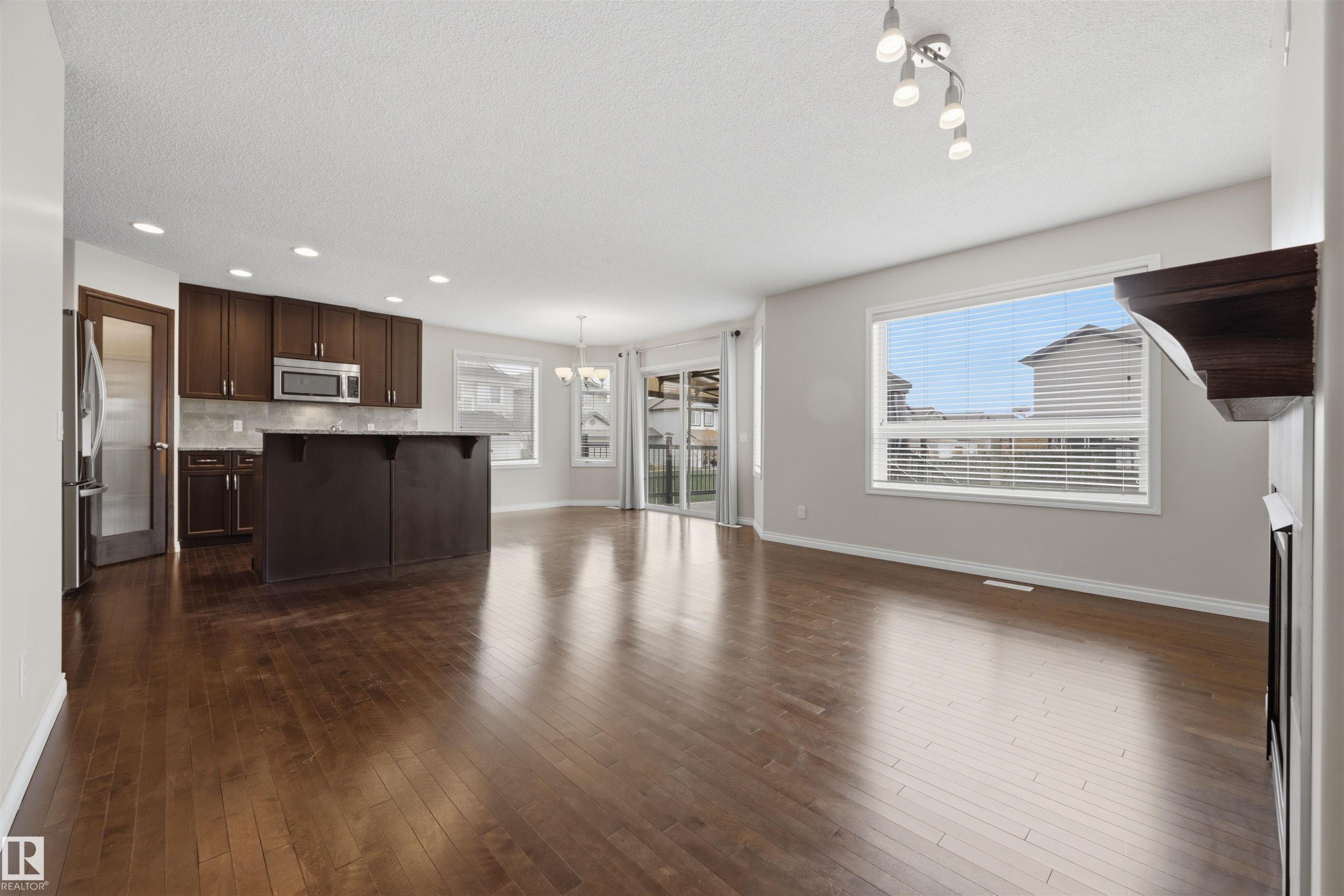 20813 96A Avenue, Edmonton, AB - Indoor Photo Showing Kitchen