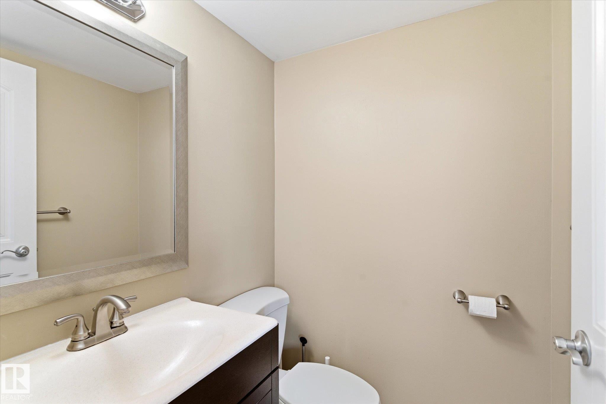 204 10720 84 Avenue, Edmonton, AB - Indoor Photo Showing Bathroom