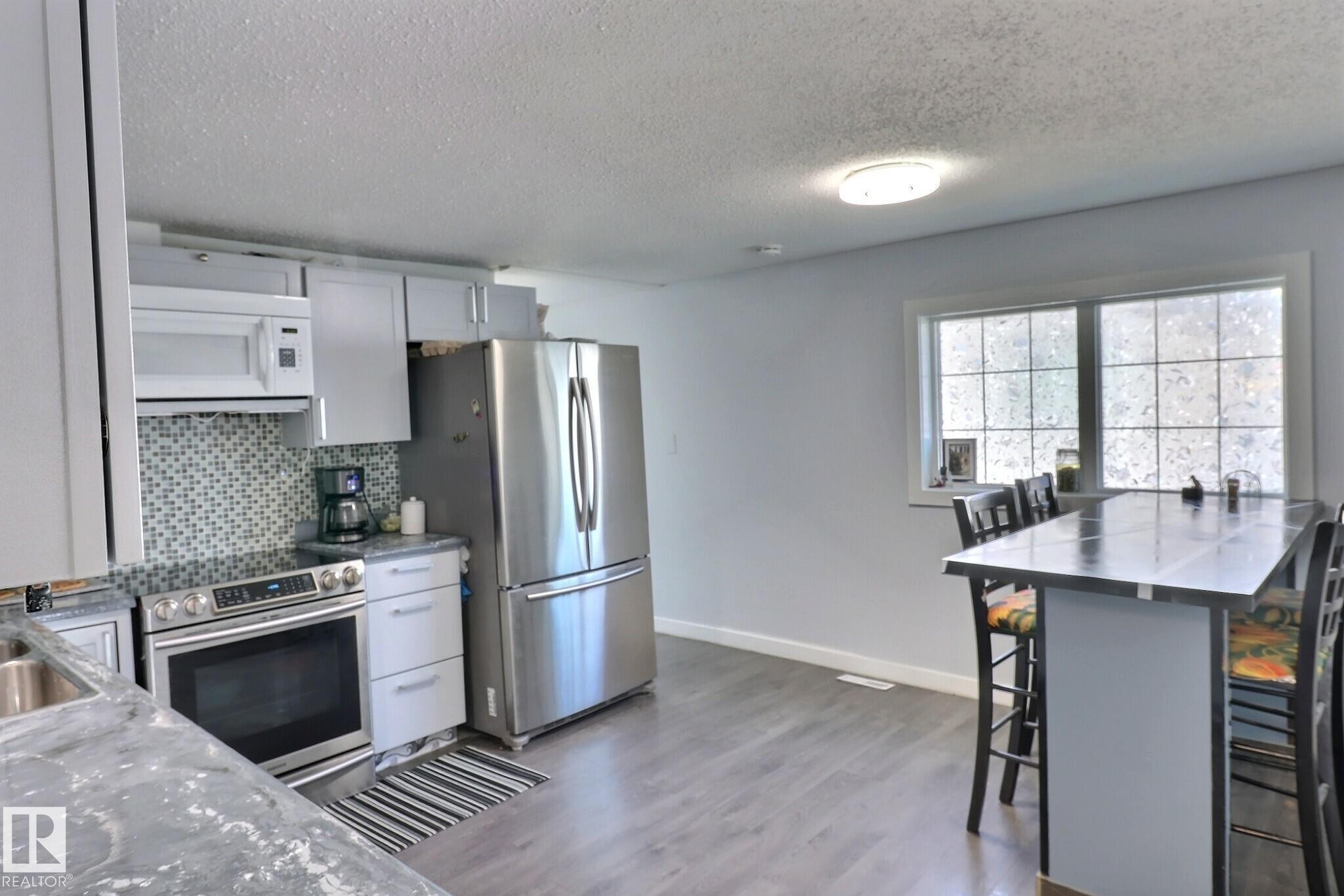 602 Evergreen Park, Edmonton, AB - Indoor Photo Showing Kitchen