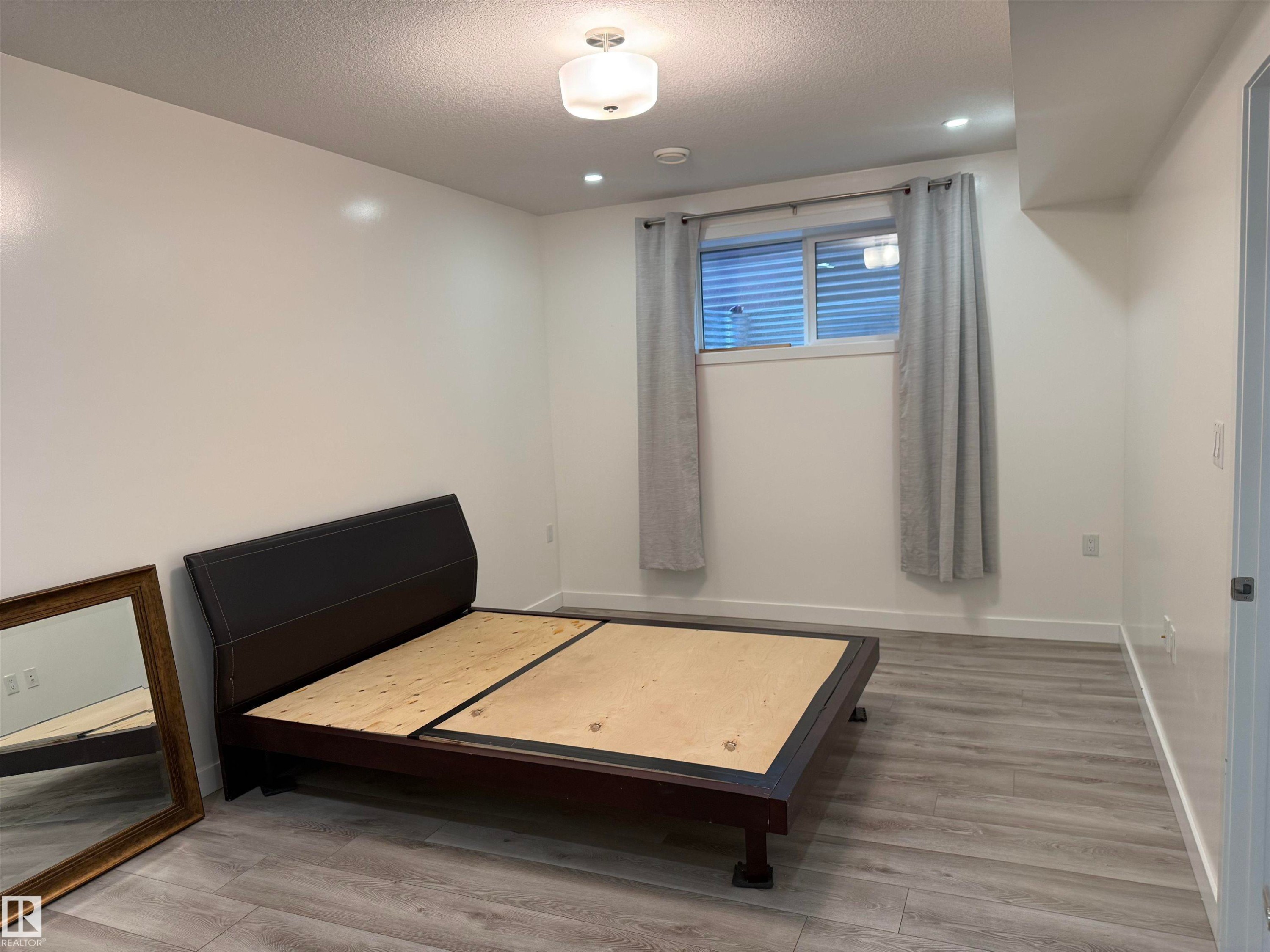 Primary Bedroom with W/I closet and 4pc en-suite - 10506 68 Avenue, Edmonton, AB