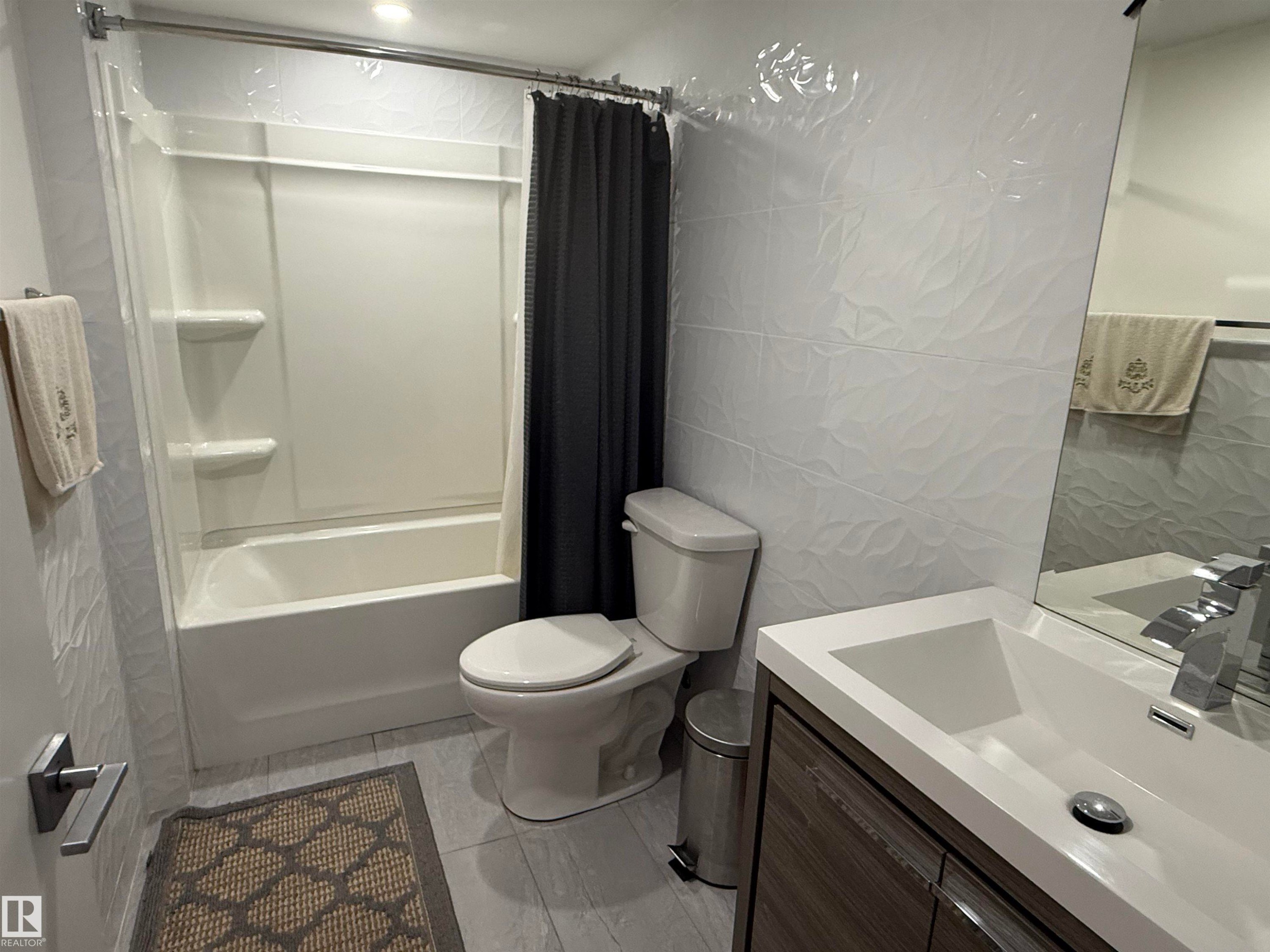 Bathroom #6 in Basement - 10506 68 Avenue, Edmonton, AB