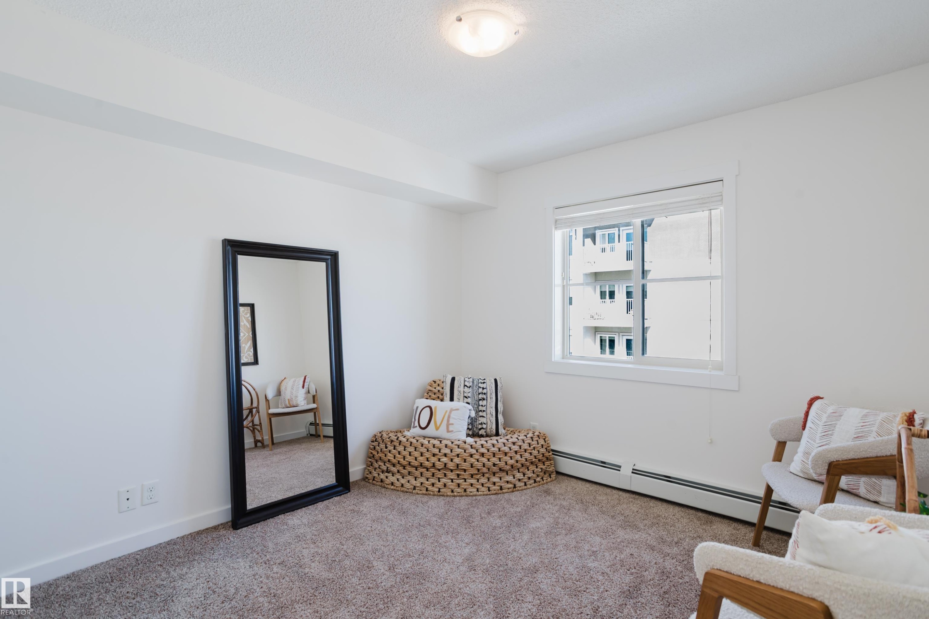319 5804 Mullen Place, Edmonton, AB - Indoor Photo Showing Other Room