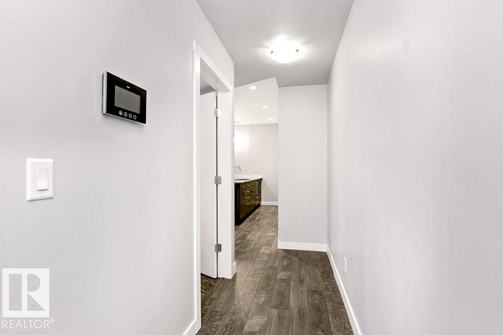 204 10126 144 Street, Edmonton, AB