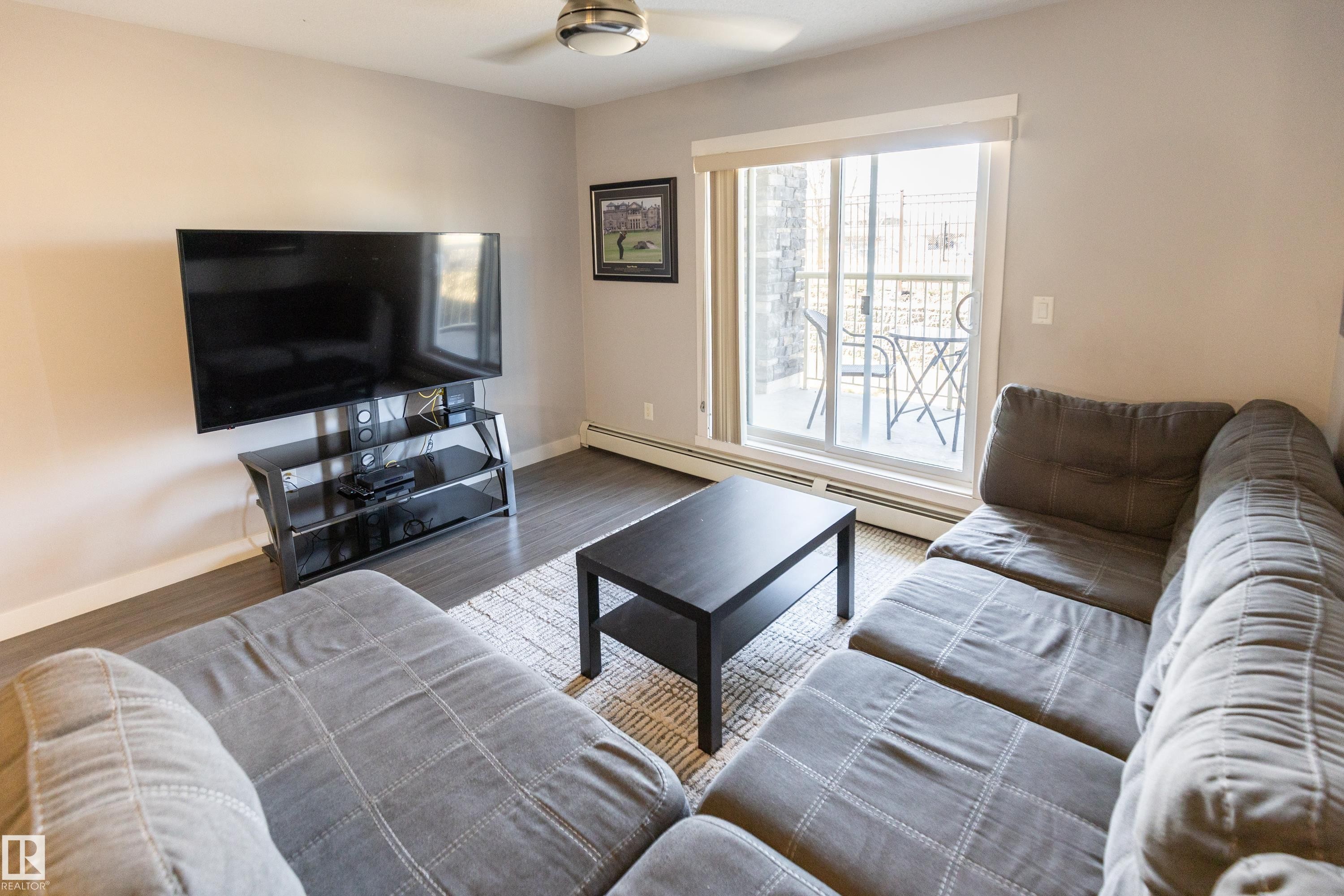 107 3670 139 Avenue, Edmonton, AB - Indoor Photo Showing Living Room