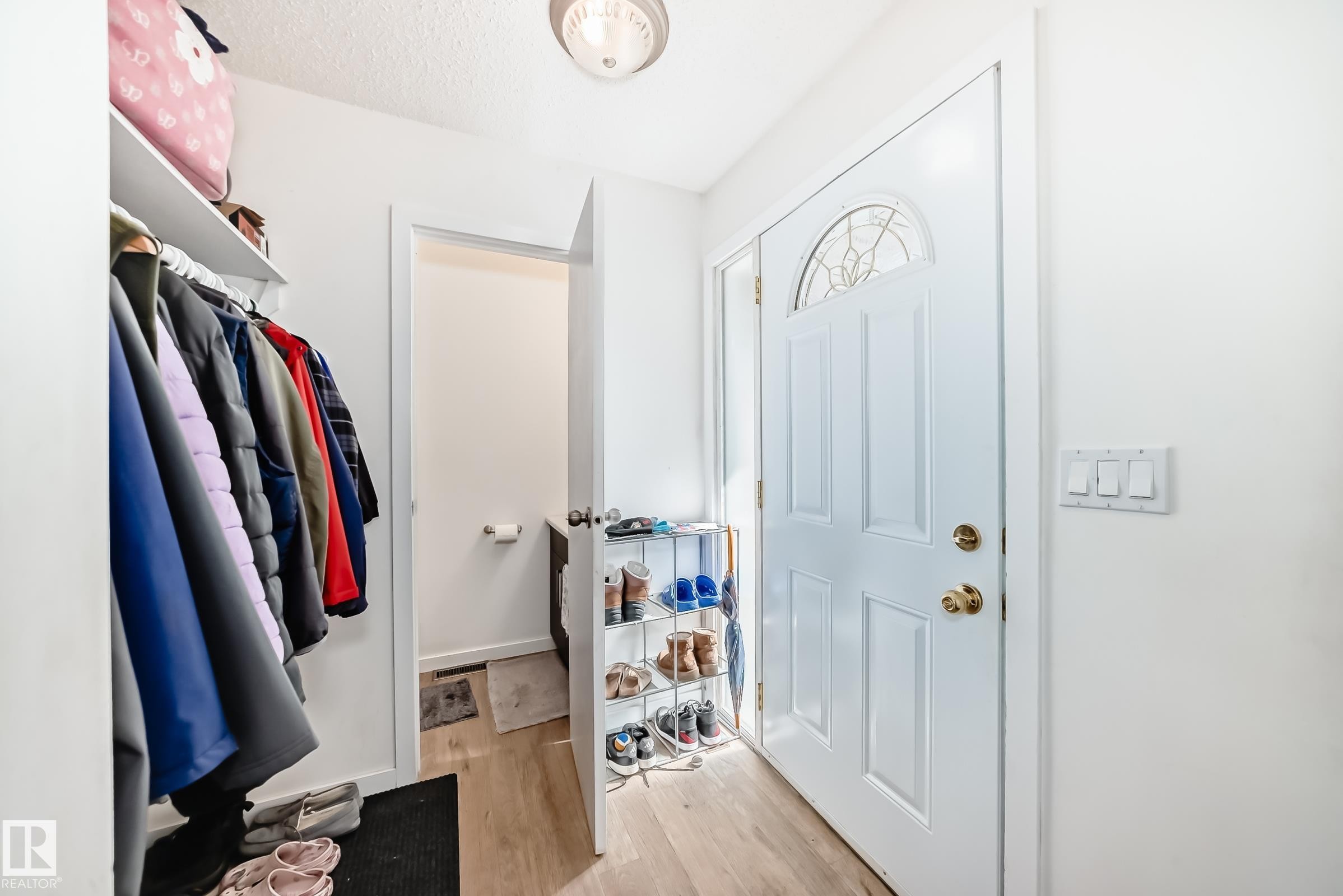 18611 66 Avenue, Edmonton, AB - Indoor With Storage