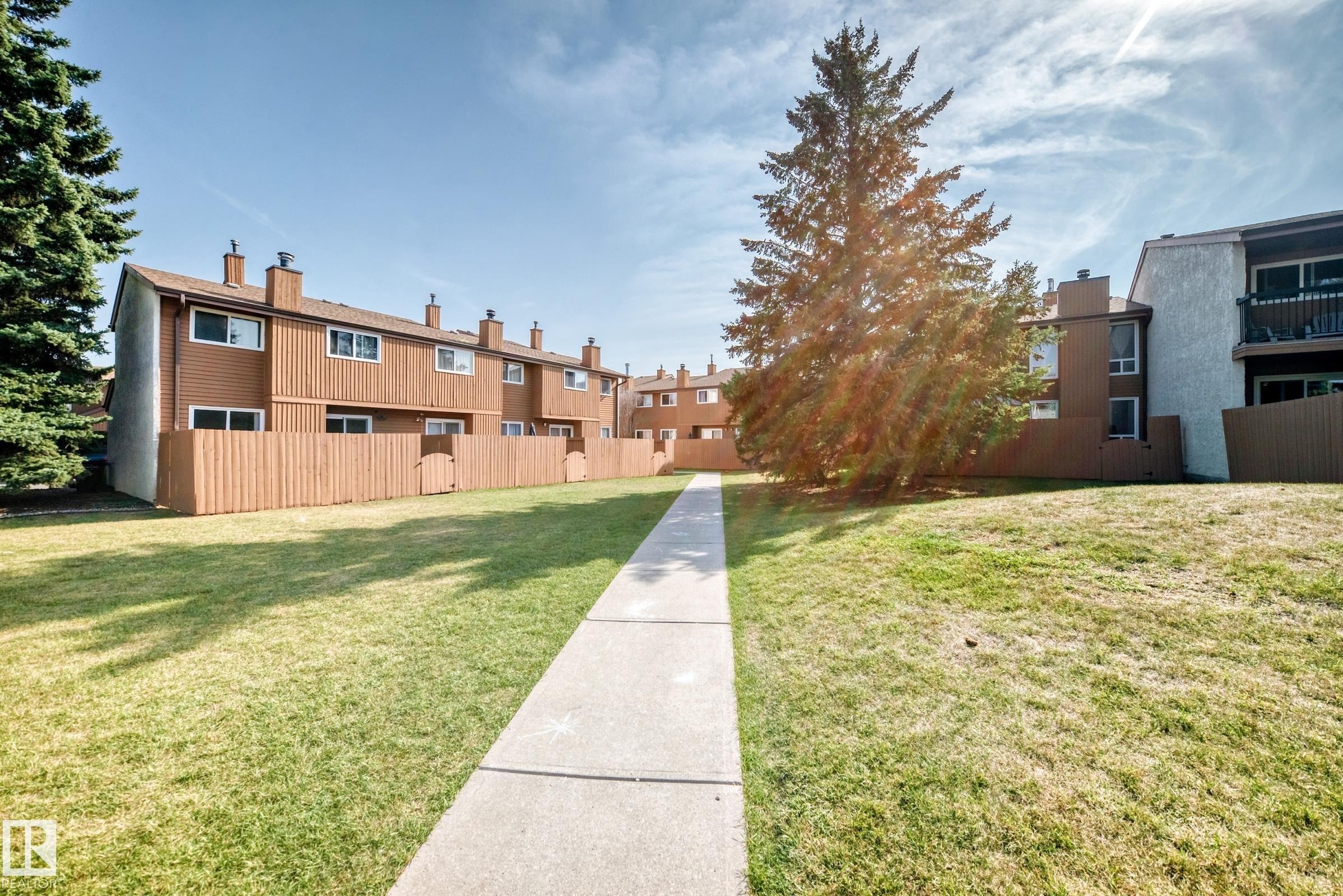 18611 66 Avenue, Edmonton, AB - Outdoor