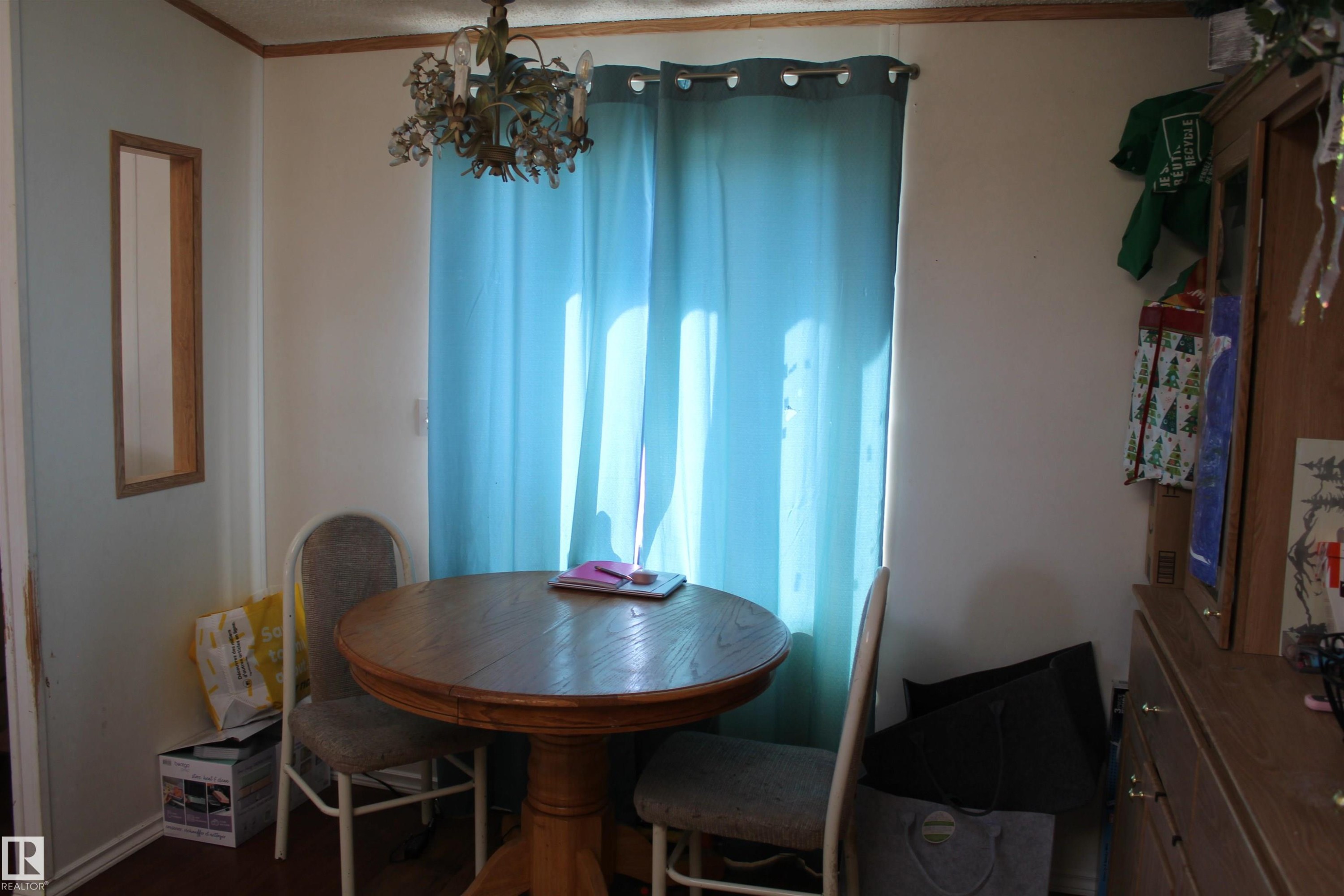 4610 51 Avenue, Myrnam, AB - Indoor Photo Showing Dining Room