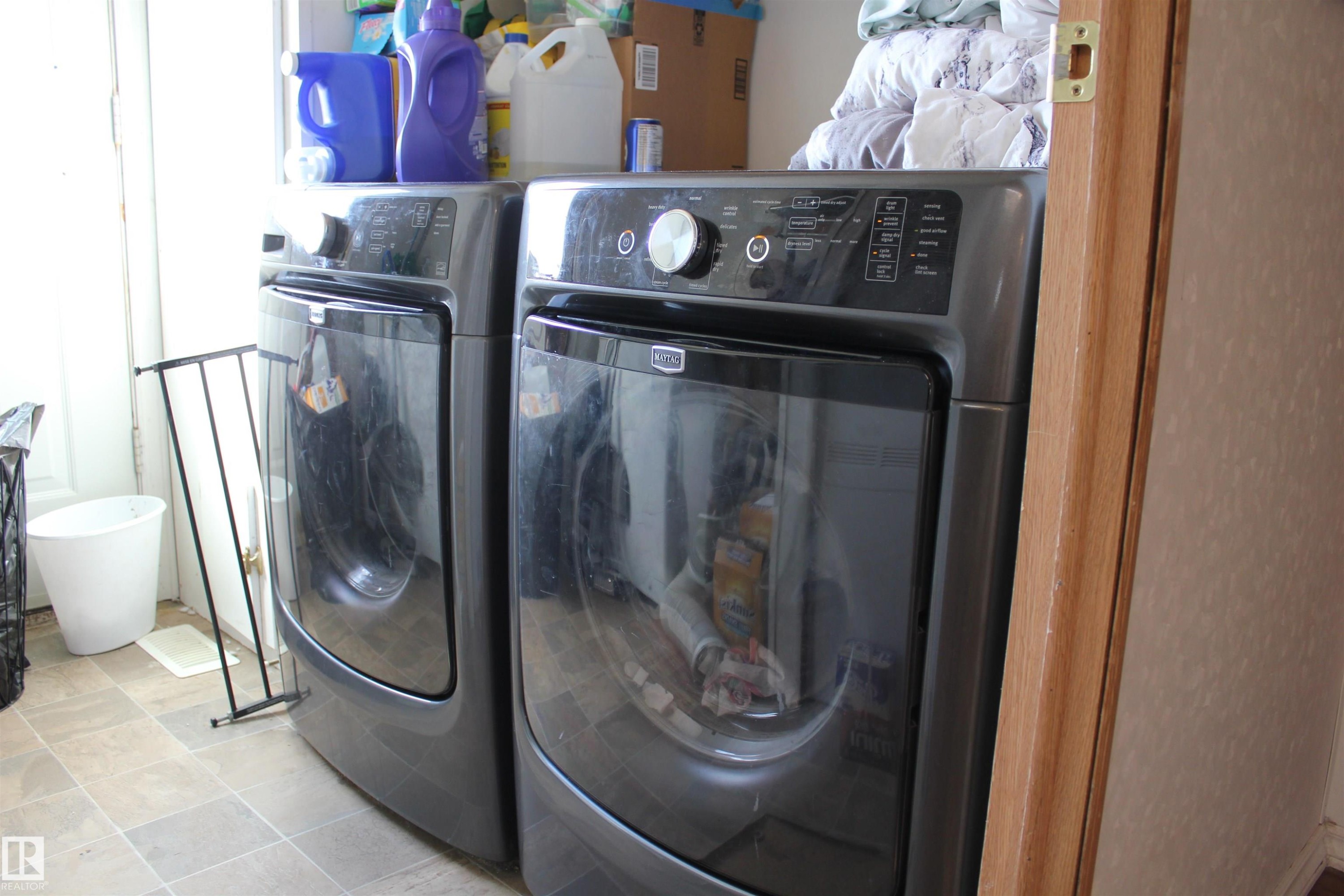 4610 51 Avenue, Myrnam, AB - Indoor Photo Showing Laundry Room