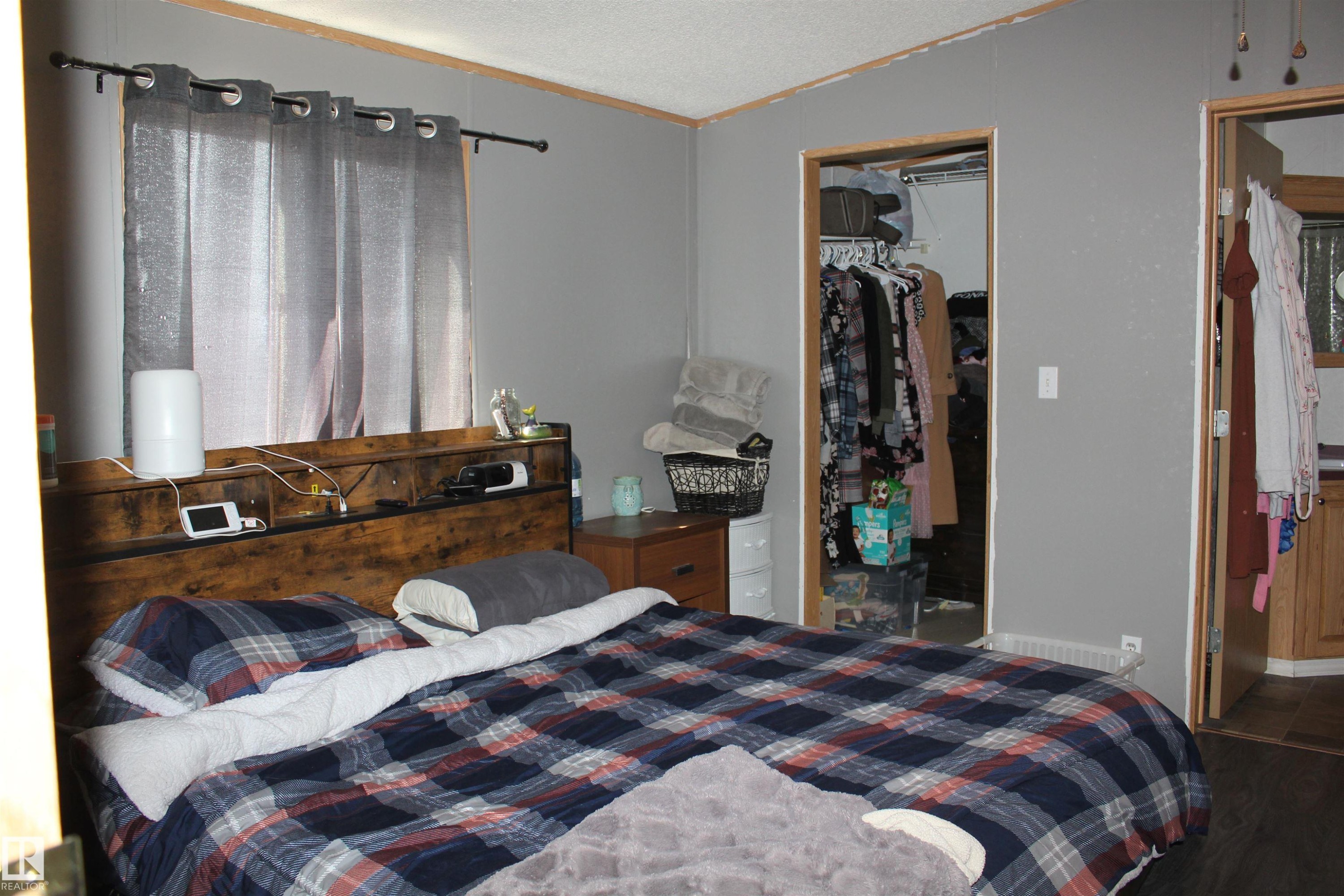 4610 51 Avenue, Myrnam, AB - Indoor Photo Showing Bedroom