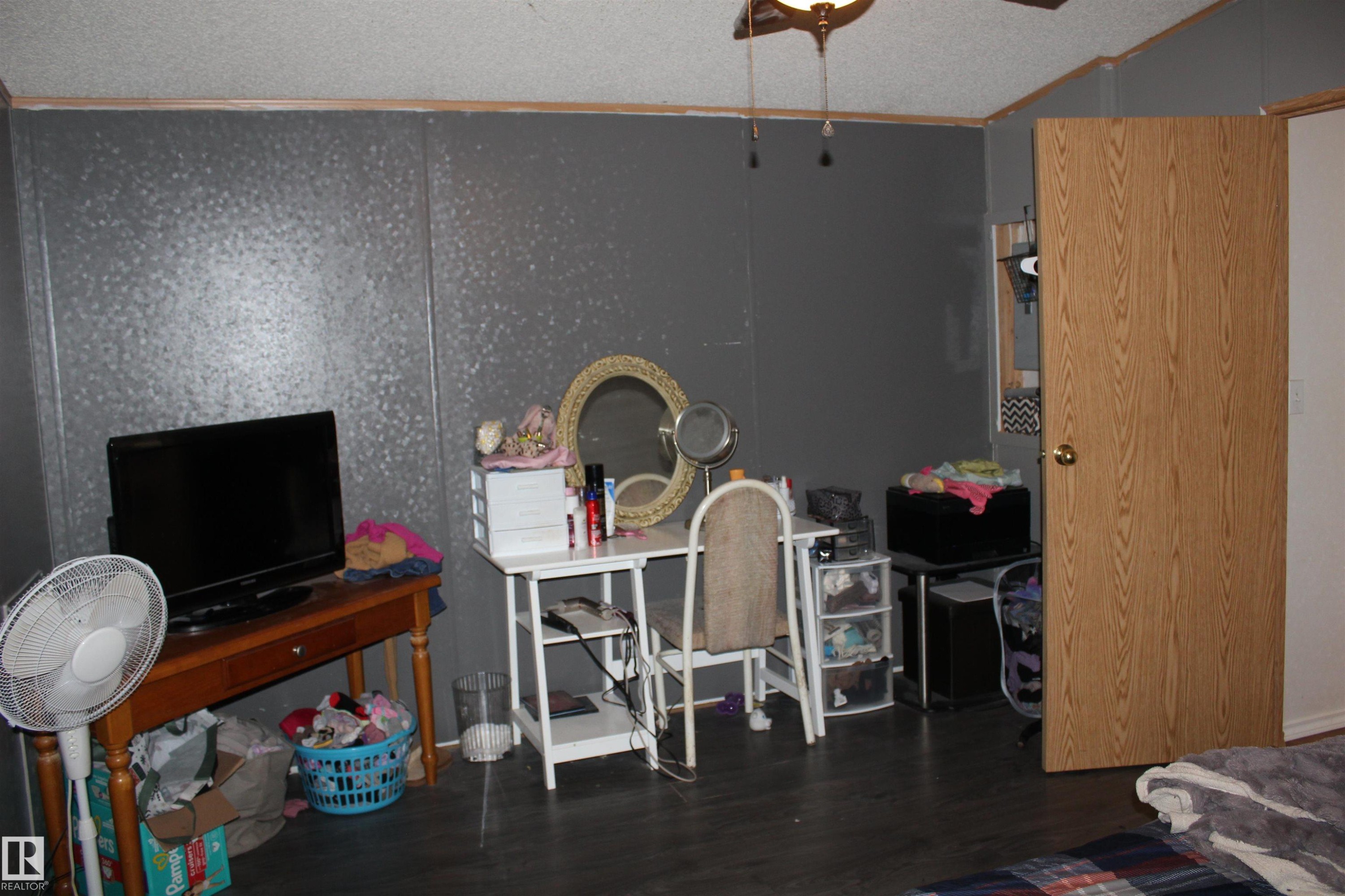 4610 51 Avenue, Myrnam, AB - Indoor