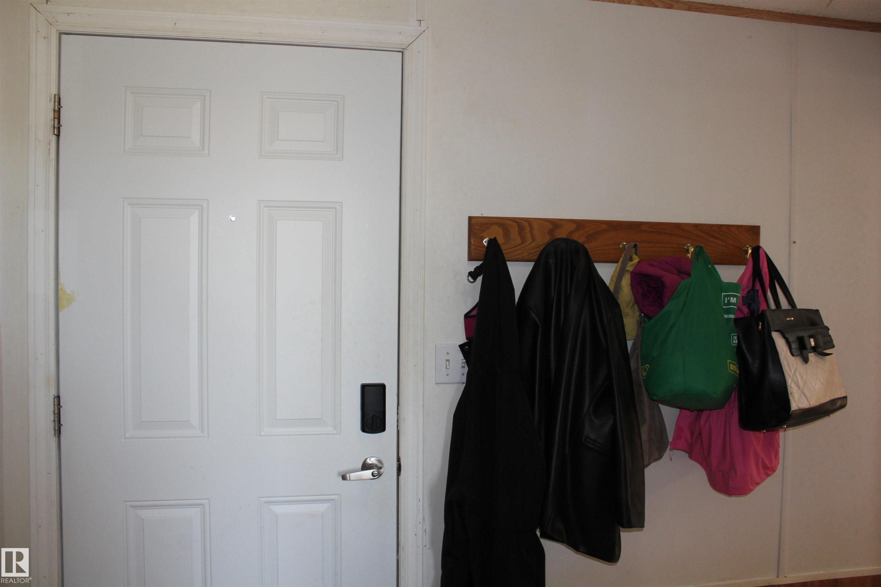 4610 51 Avenue, Myrnam, AB - Indoor