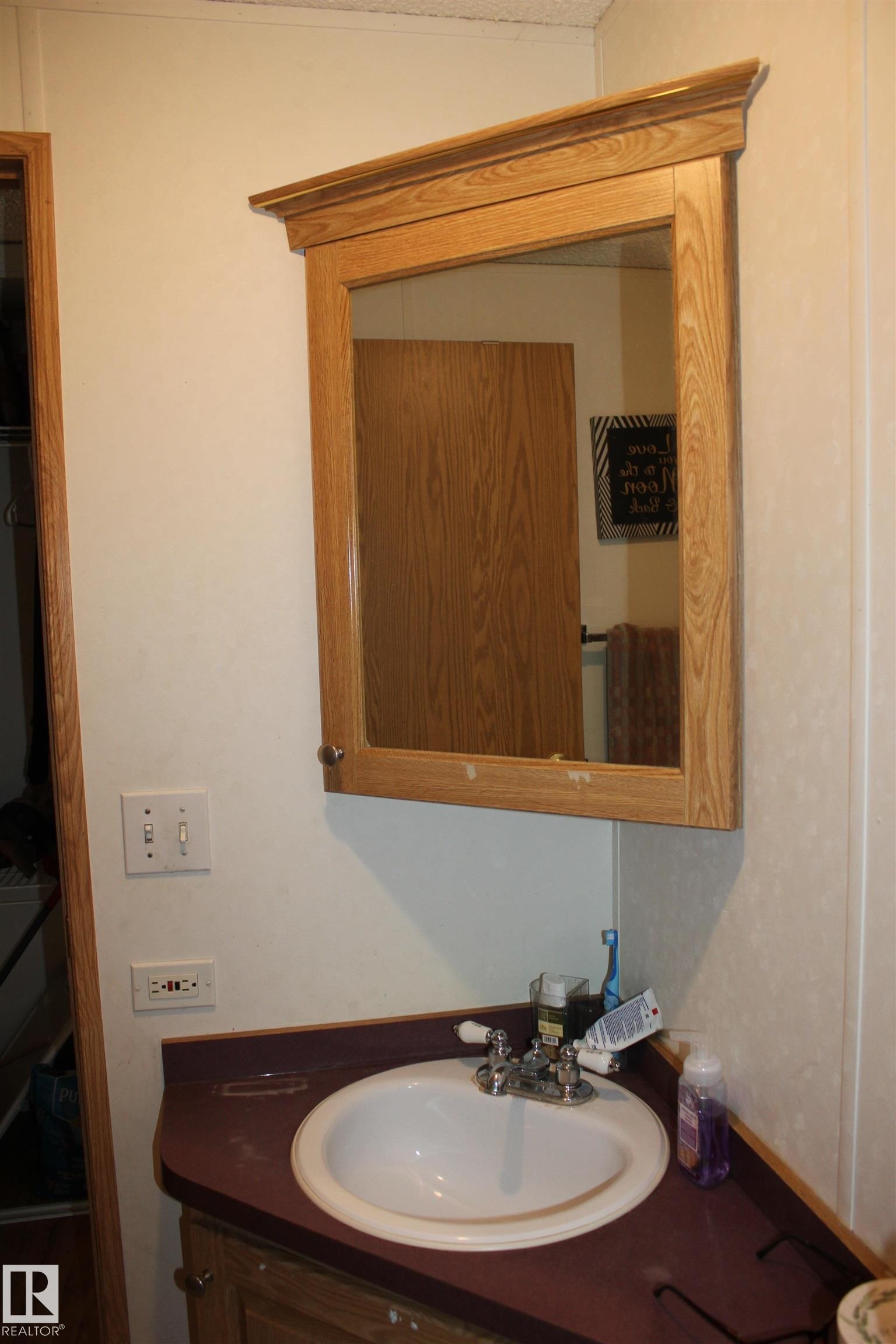 4610 51 Avenue, Myrnam, AB - Indoor Photo Showing Bathroom