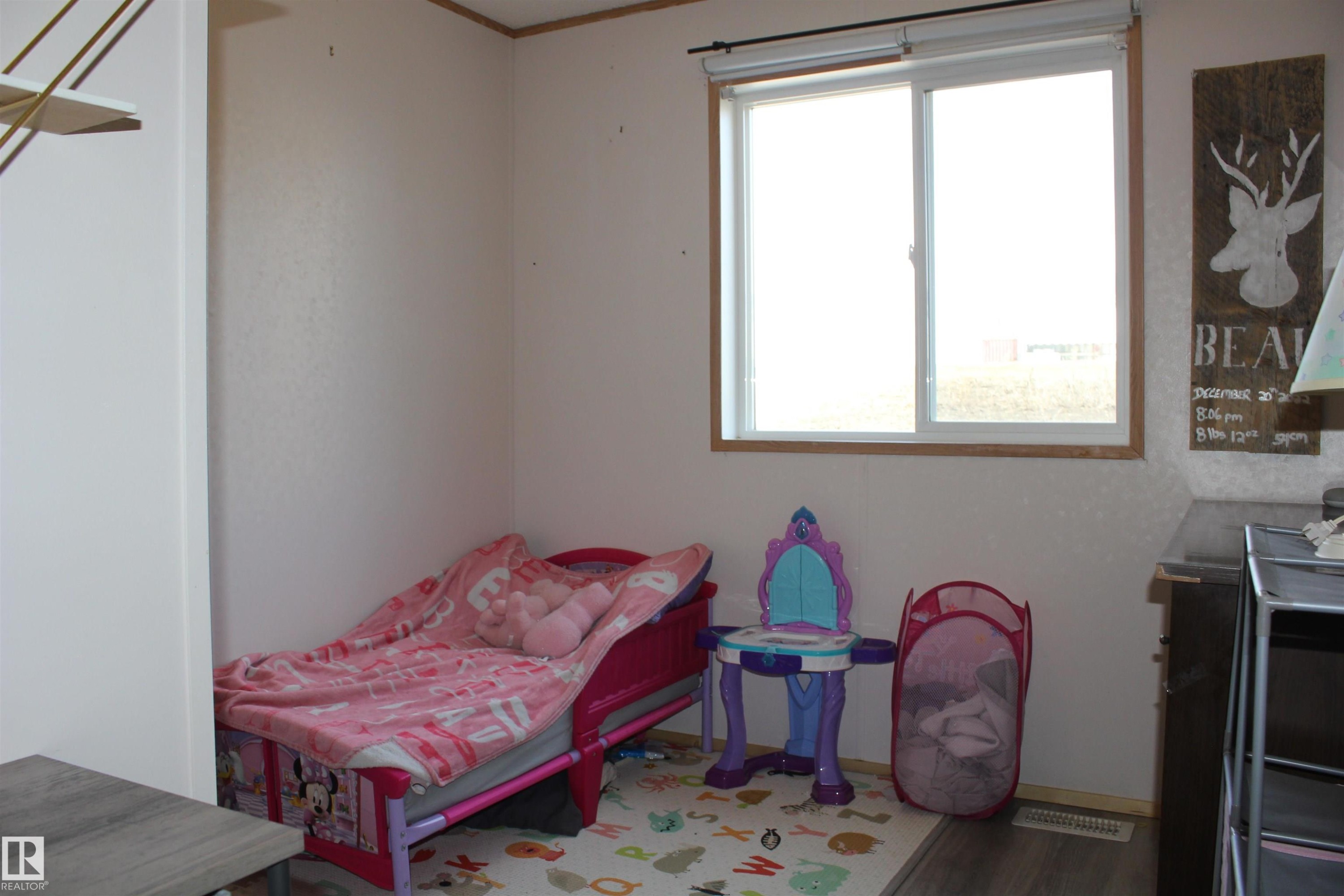 4610 51 Avenue, Myrnam, AB - Indoor Photo Showing Bedroom
