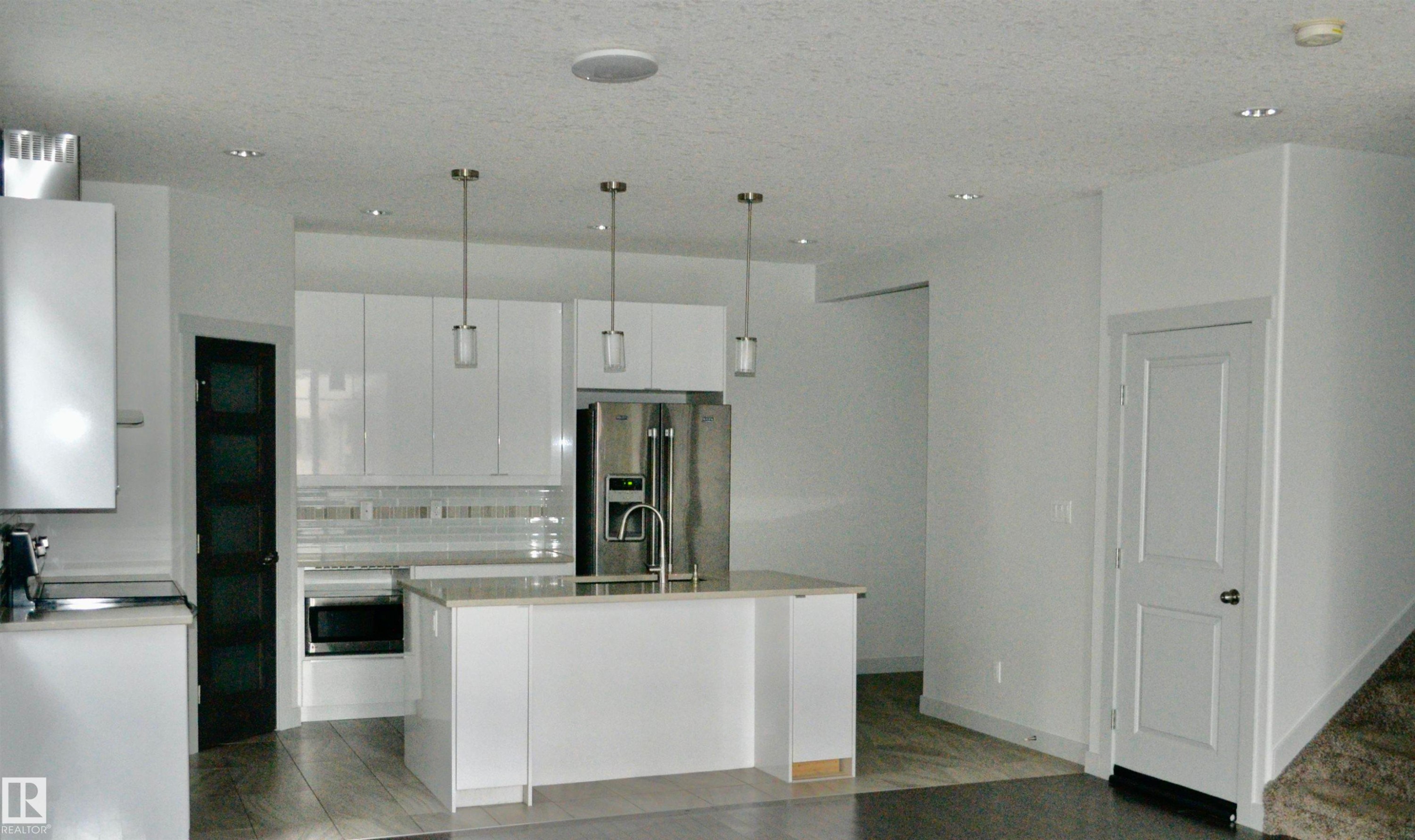 8950 81 Avenue, Edmonton, AB - Indoor Photo Showing Kitchen With Upgraded Kitchen