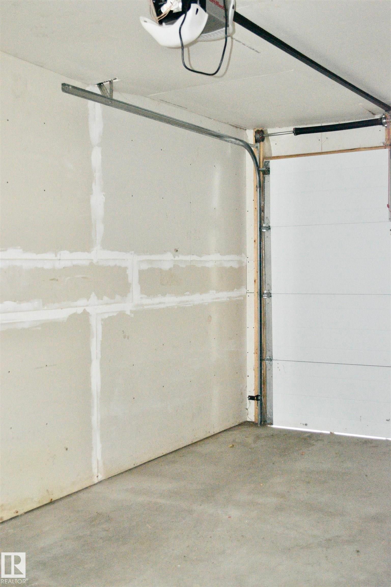 8950 81 Avenue, Edmonton, AB - Indoor Photo Showing Garage