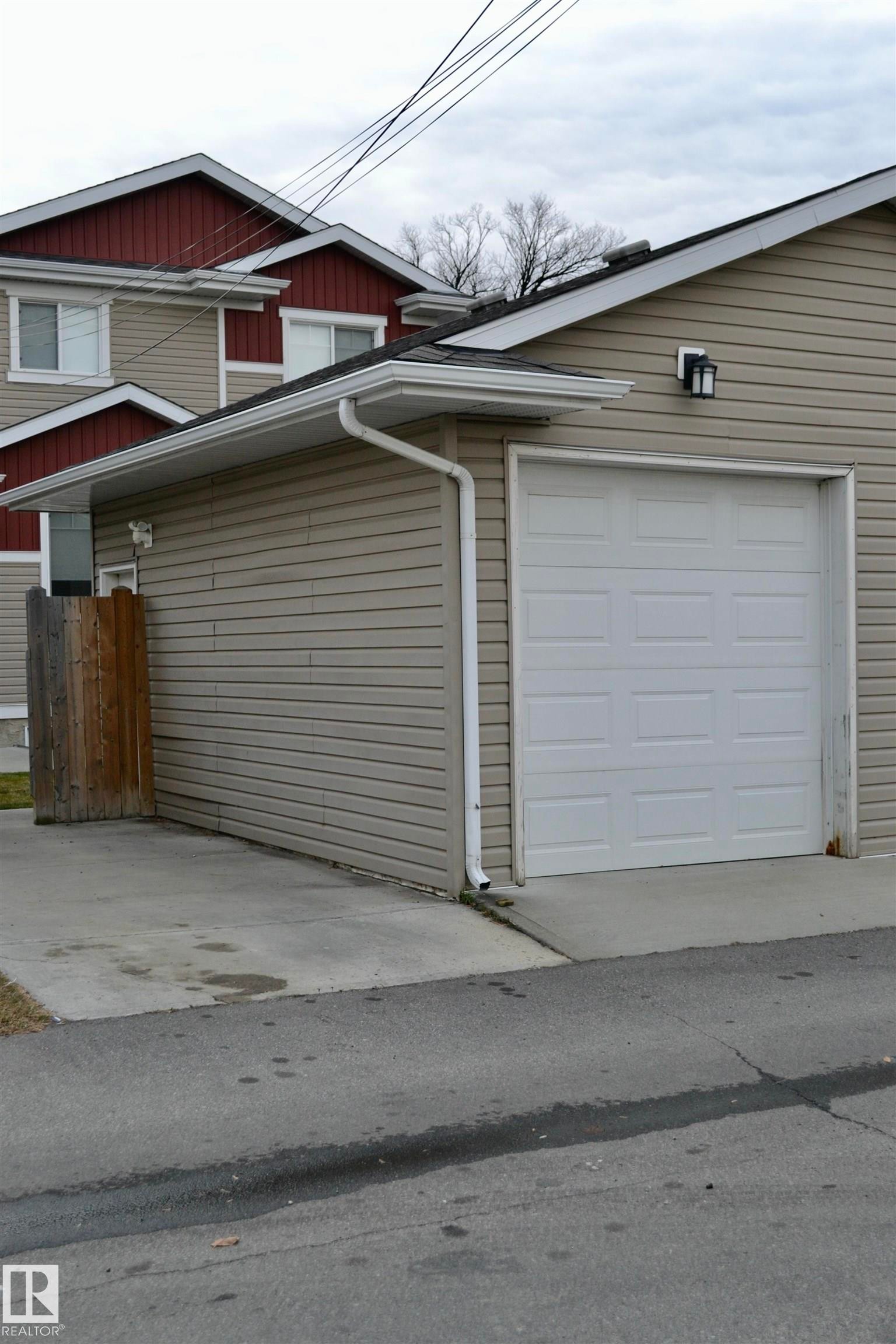 8950 81 Avenue, Edmonton, AB - Outdoor