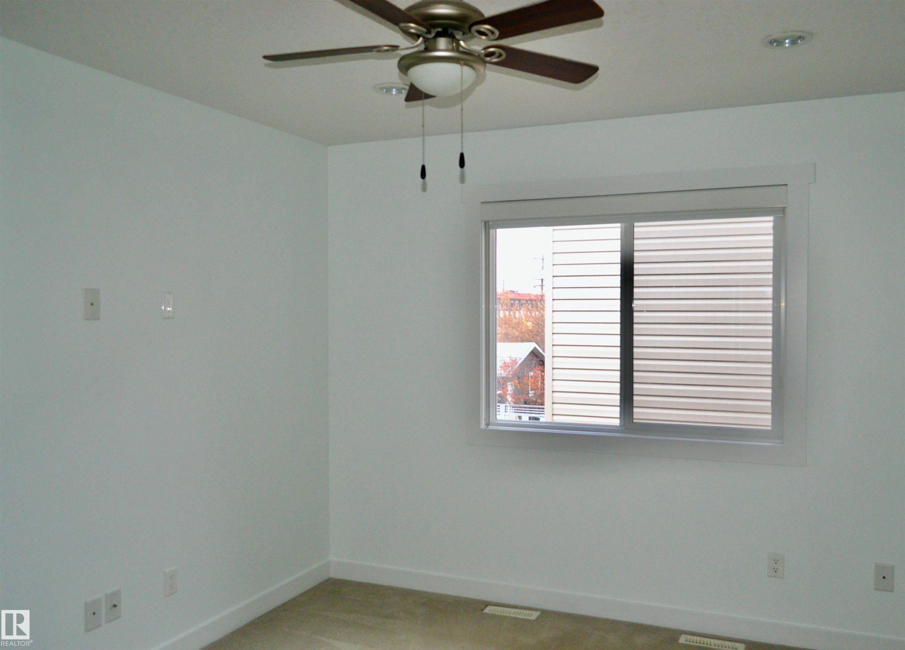 8952 81 Avenue, Edmonton, AB - Indoor Photo Showing Other Room
