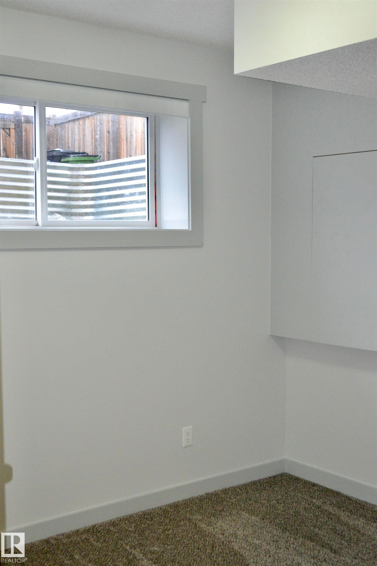 8952 81 Avenue, Edmonton, AB - Indoor Photo Showing Other Room